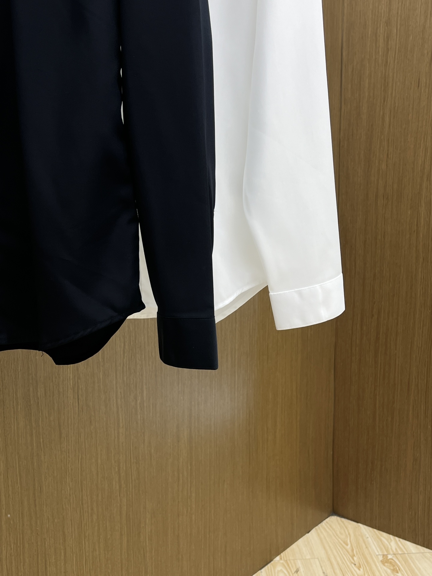 秋冬 CD 🔥SS春夏新款时尚简约长袖衬衫，本款轻盈棉质衬衣采用全棉质地面料，经典简约设计搭配，清爽色调