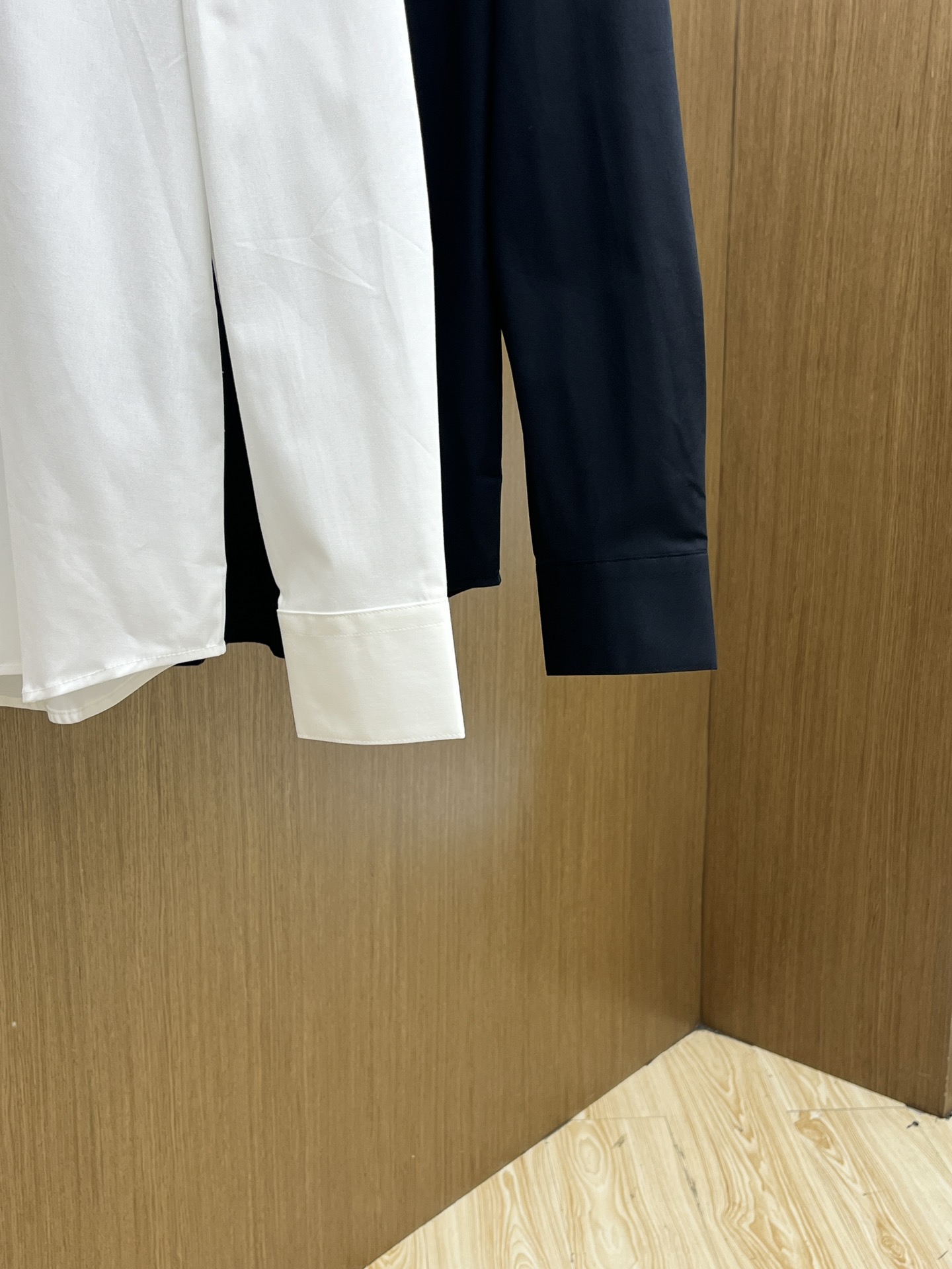 秋冬 CD 🔥SS春夏新款时尚简约长袖衬衫，本款轻盈棉质衬衣采用全棉质地面料，经典简约设计搭配，清爽色调