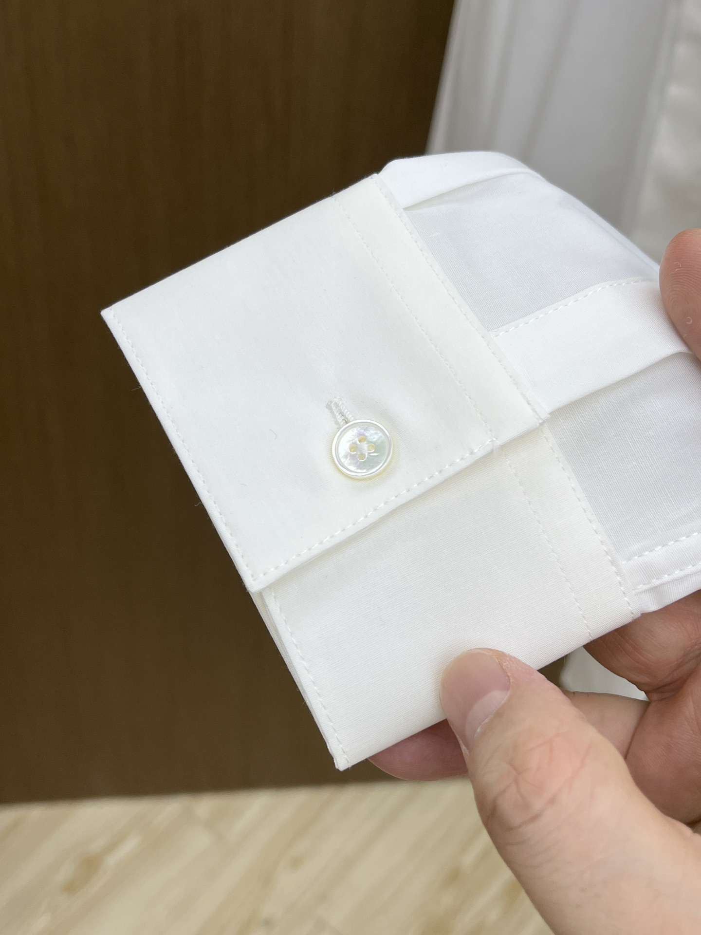 秋冬 CD 🔥SS春夏新款时尚简约长袖衬衫，本款轻盈棉质衬衣采用全棉质地面料，经典简约设计搭配，清爽色调