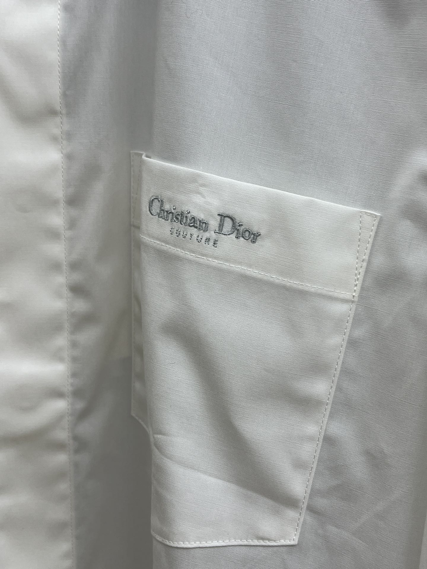 秋冬 CD 🔥SS春夏新款时尚简约长袖衬衫，本款轻盈棉质衬衣采用全棉质地面料，经典简约设计搭配，清爽色调