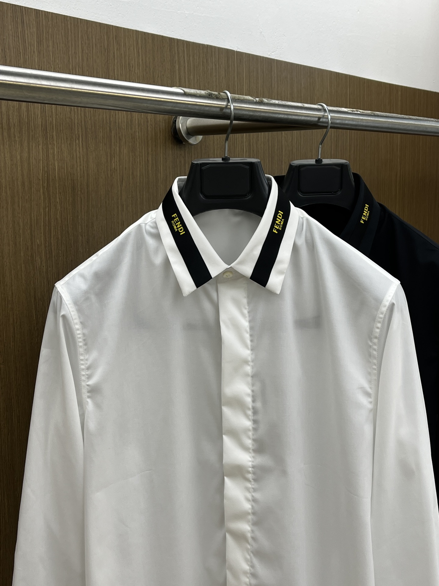 秋冬 FD 🔥SS春夏新款时尚简约长袖衬衫，本款轻盈棉质衬衣采用全棉质地面料，经典简约设计搭配，清爽色调