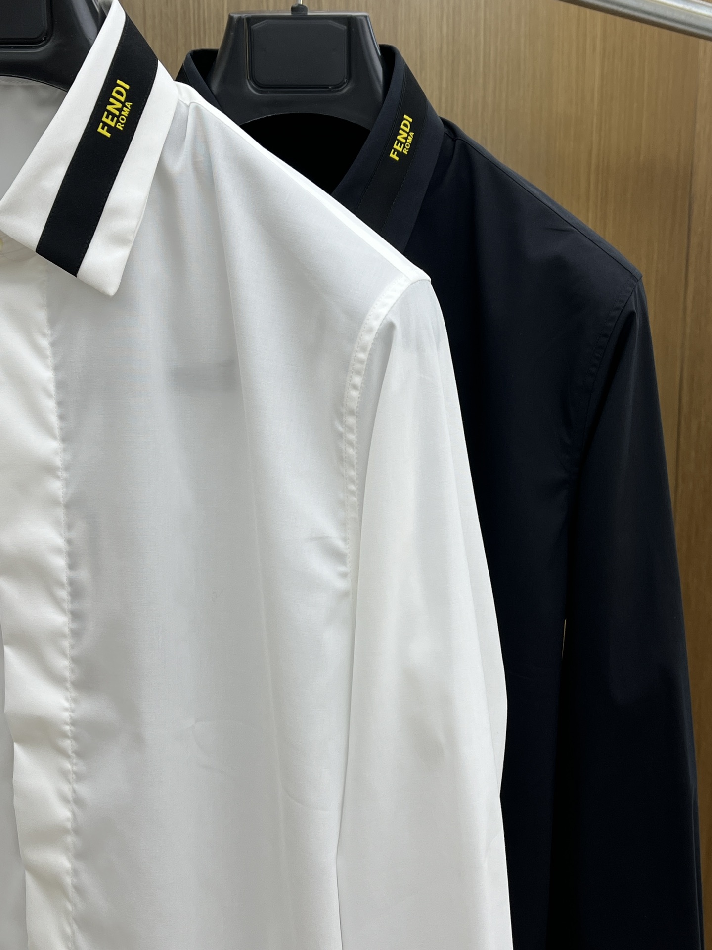 秋冬 FD 🔥SS春夏新款时尚简约长袖衬衫，本款轻盈棉质衬衣采用全棉质地面料，经典简约设计搭配，清爽色调