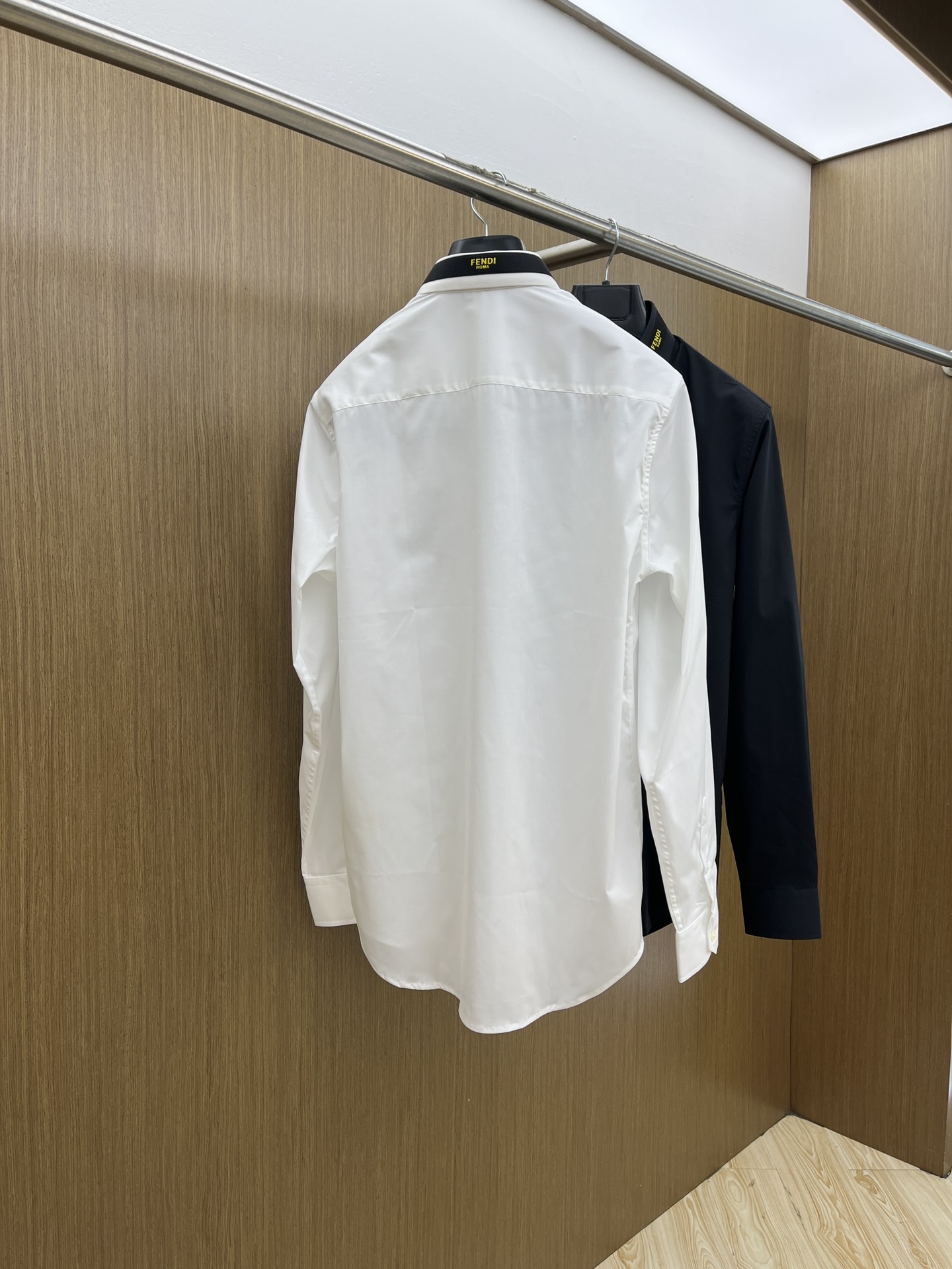 秋冬 FD 🔥SS春夏新款时尚简约长袖衬衫，本款轻盈棉质衬衣采用全棉质地面料，经典简约设计搭配，清爽色调