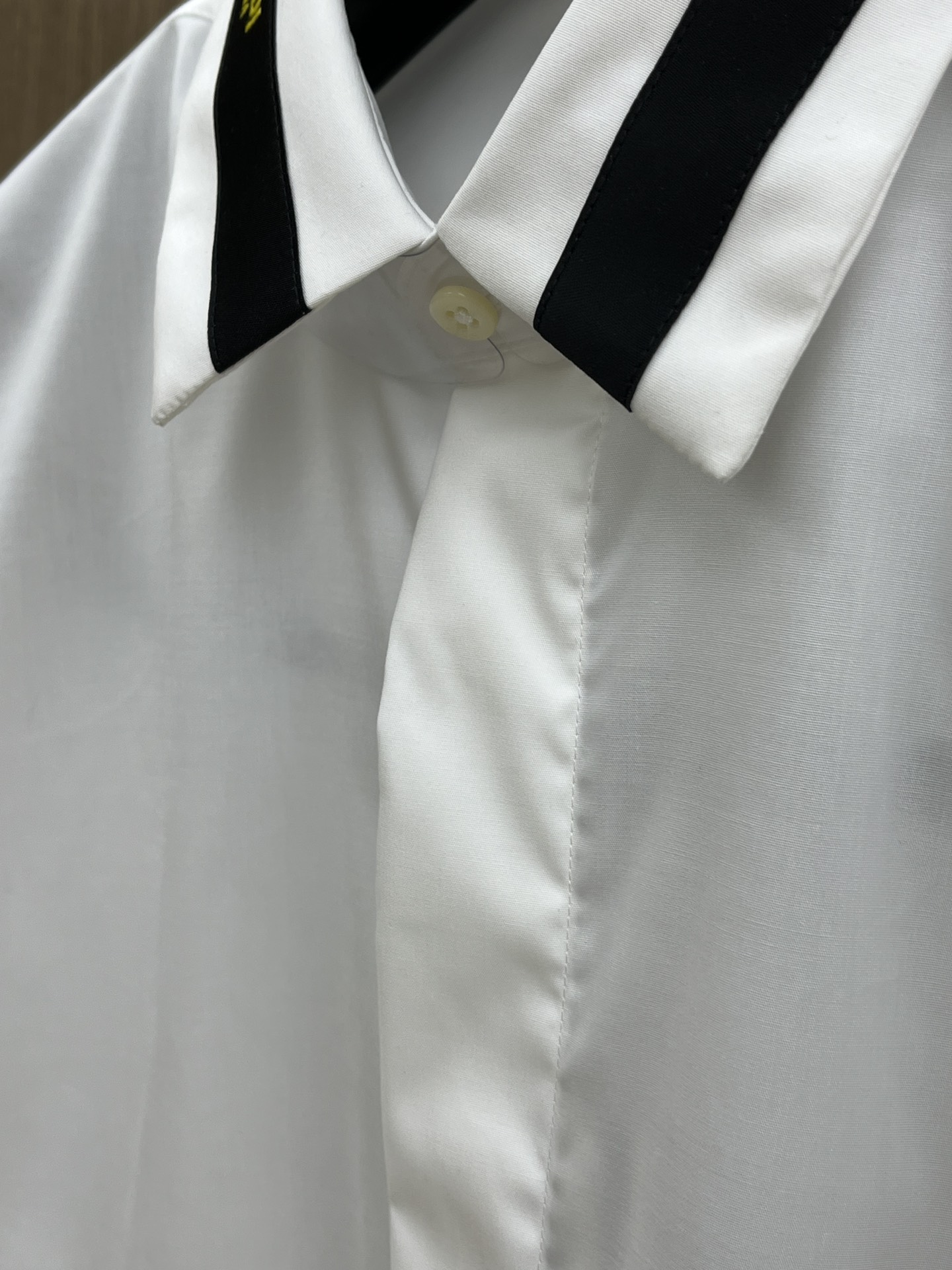 秋冬 FD 🔥SS春夏新款时尚简约长袖衬衫，本款轻盈棉质衬衣采用全棉质地面料，经典简约设计搭配，清爽色调