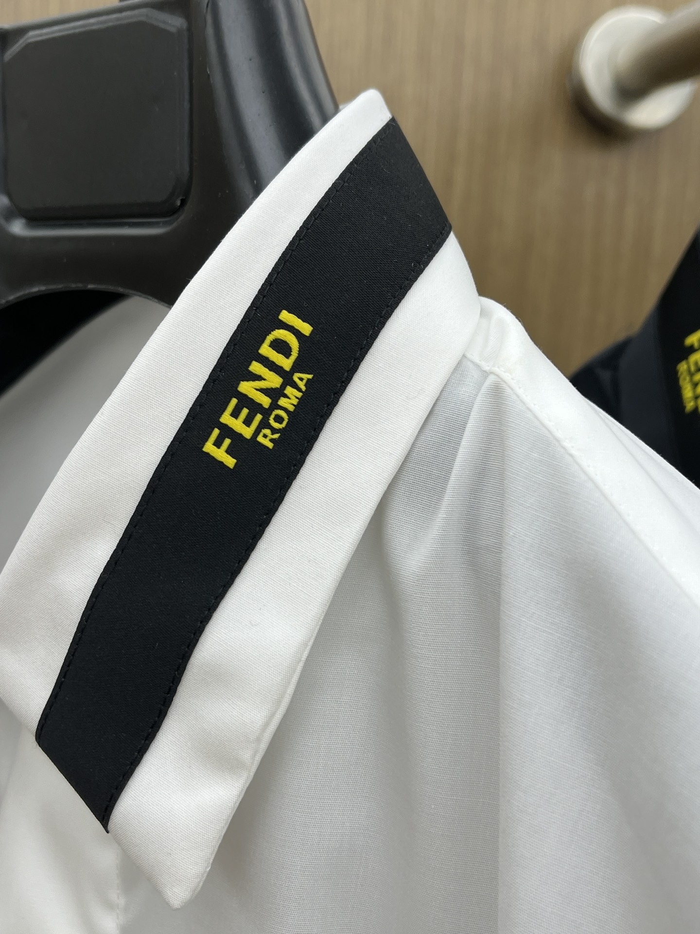 秋冬 FD 🔥SS春夏新款时尚简约长袖衬衫，本款轻盈棉质衬衣采用全棉质地面料，经典简约设计搭配，清爽色调