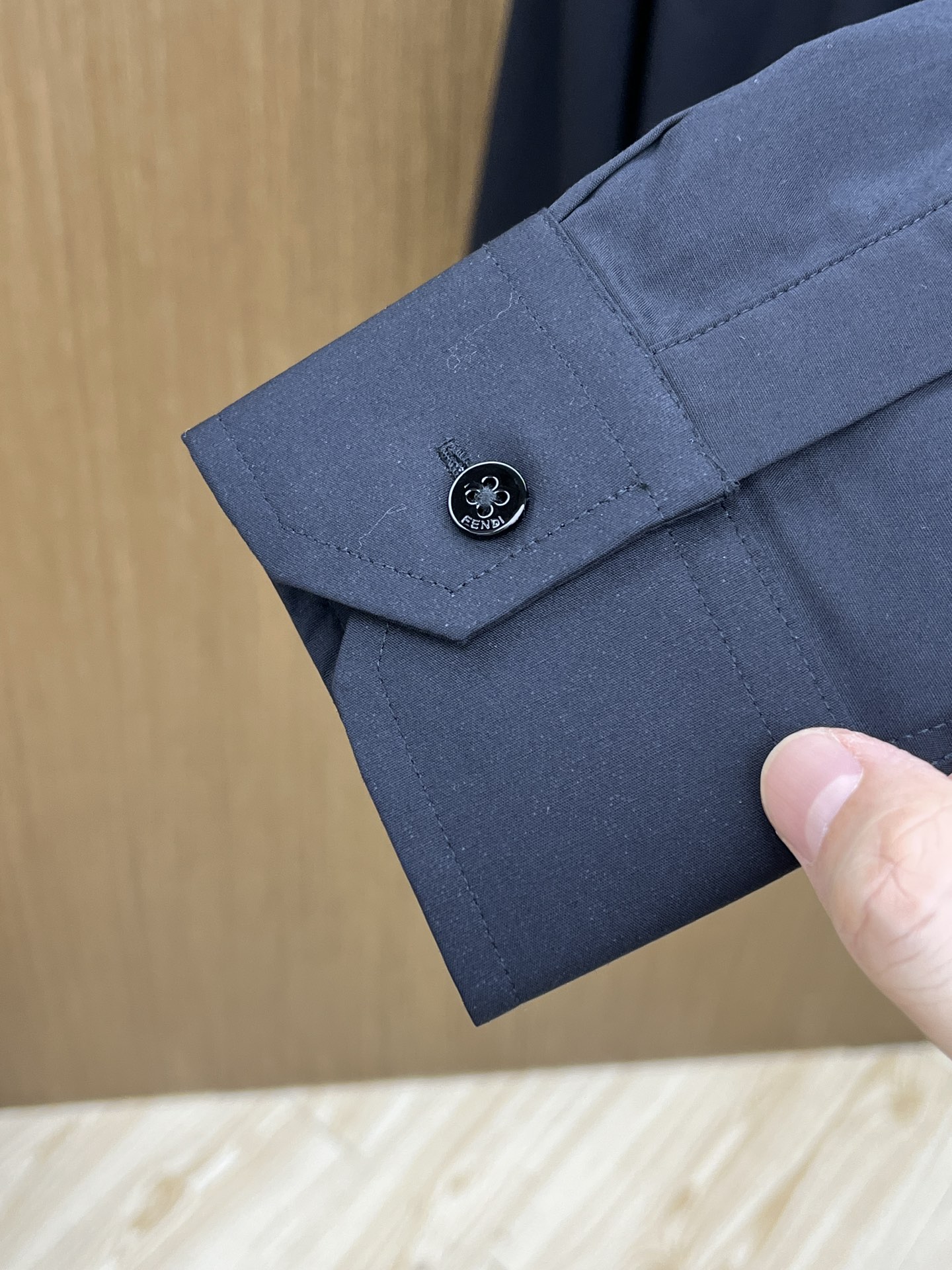 秋冬 FD 🔥SS春夏新款时尚简约长袖衬衫，本款轻盈棉质衬衣采用全棉质地面料，经典简约设计搭配，清爽色调