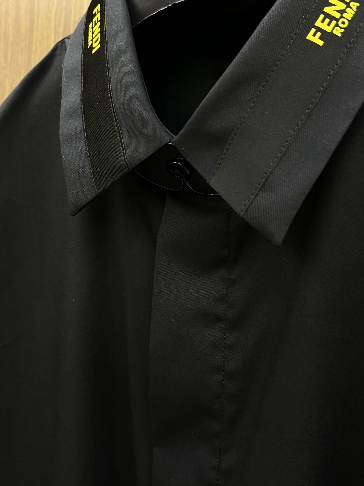 秋冬 FD 🔥SS春夏新款时尚简约长袖衬衫，本款轻盈棉质衬衣采用全棉质地面料，经典简约设计搭配，清爽色调