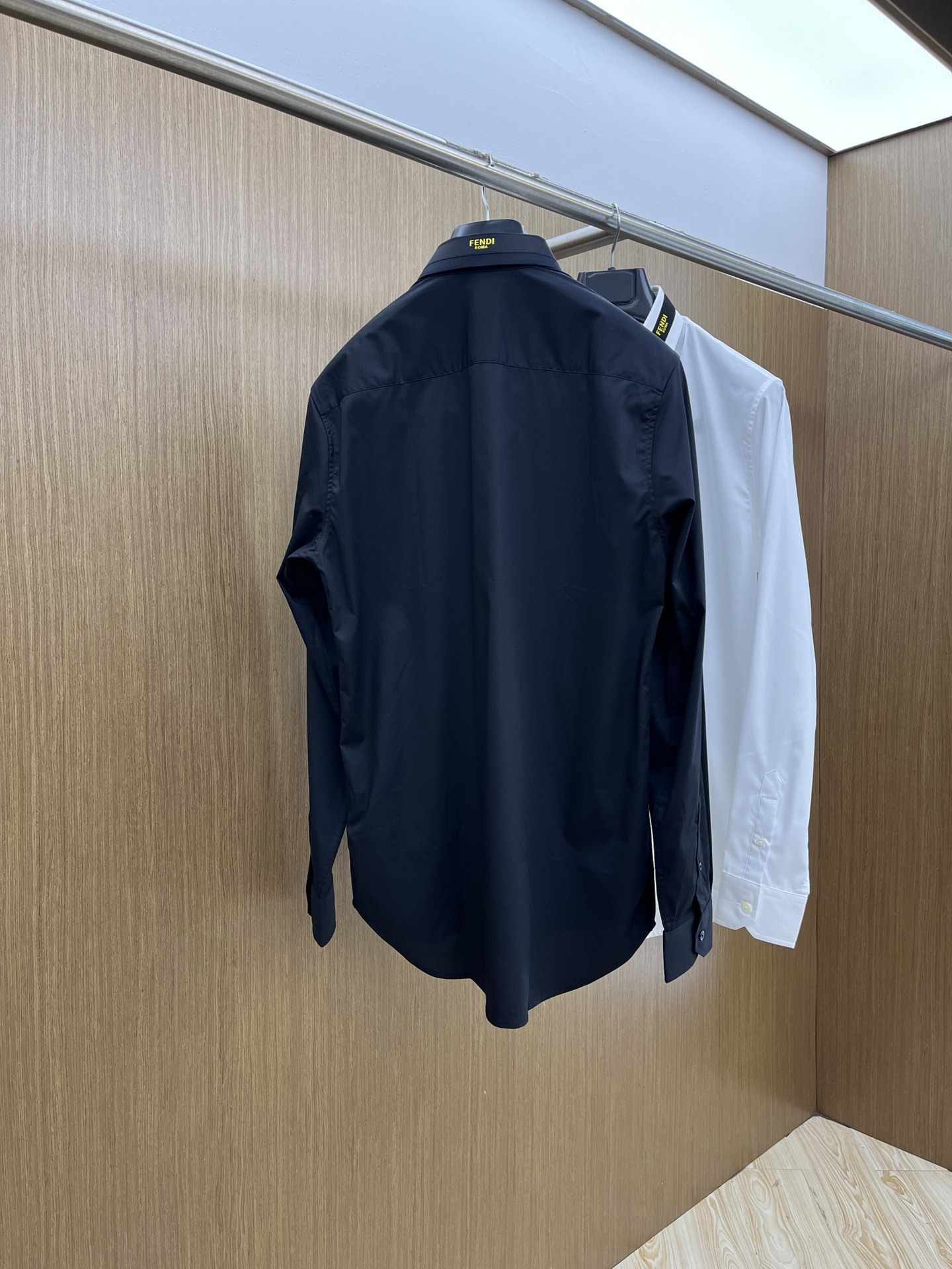 秋冬 FD 🔥SS春夏新款时尚简约长袖衬衫，本款轻盈棉质衬衣采用全棉质地面料，经典简约设计搭配，清爽色调