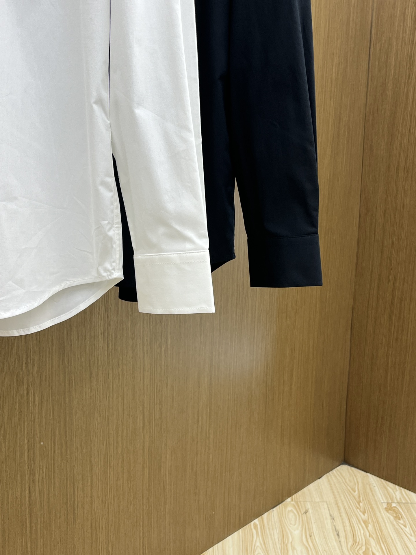 秋冬 PD 🔥SS春夏新款时尚简约长袖衬衫，本款轻盈棉质衬衣采用全棉质地面料，经典简约设计搭配，清爽色调