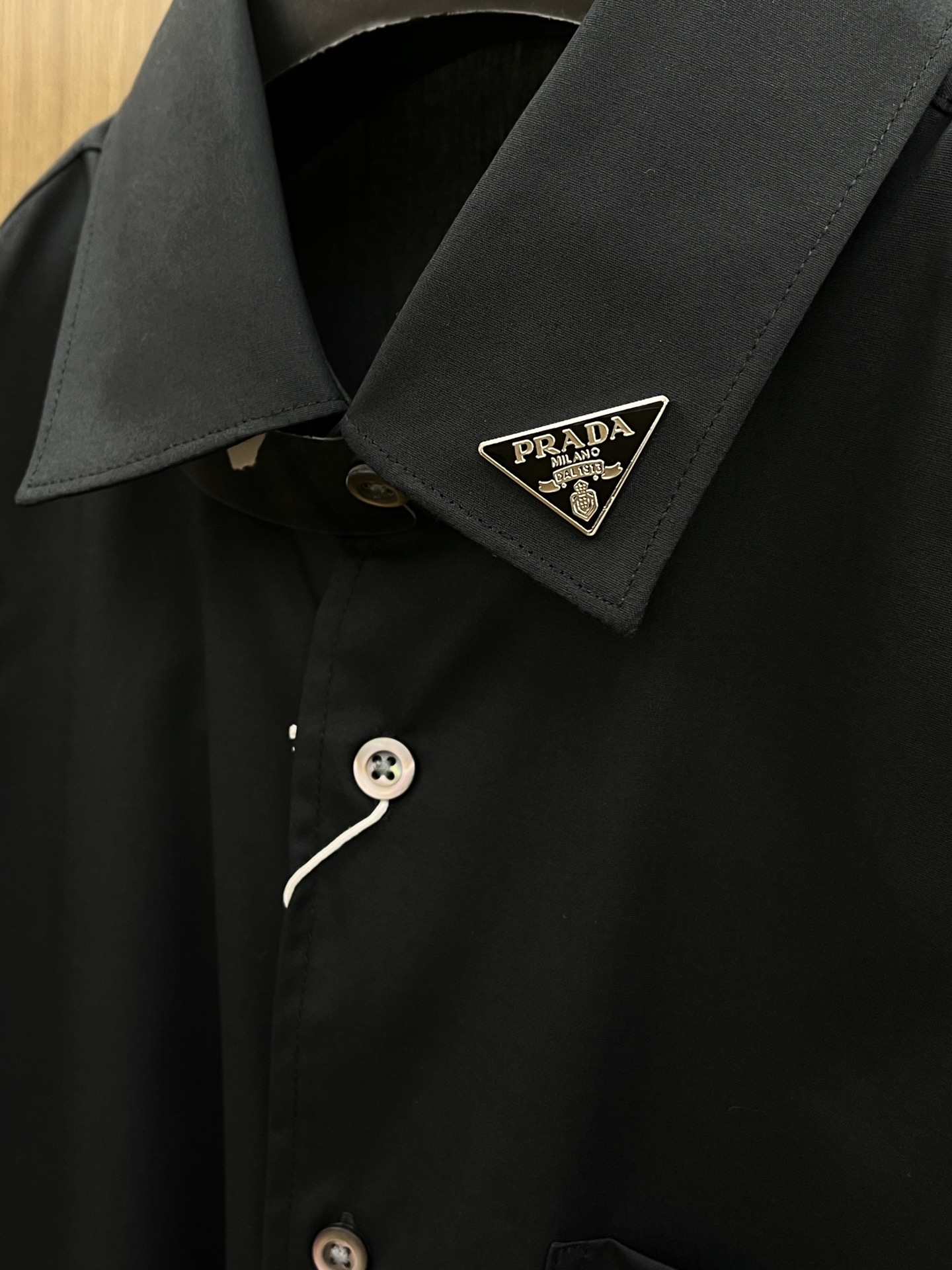 新品 PD 🔥SS春夏新款时尚简约长袖衬衫，本款轻盈棉质衬衣采用全棉质地面料，经典简约设计搭配，清爽色调