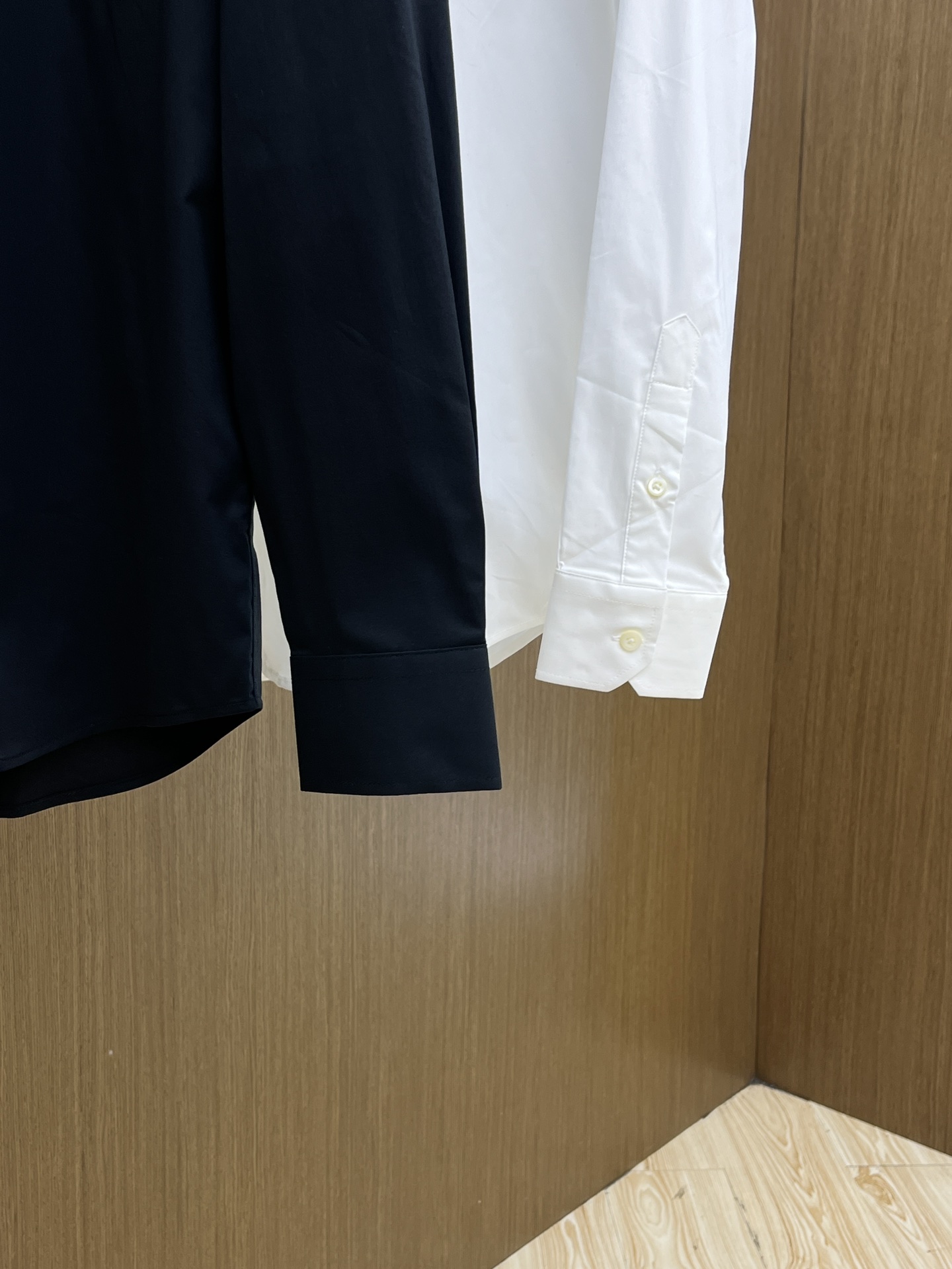 新品 PD 🔥SS春夏新款时尚简约长袖衬衫，本款轻盈棉质衬衣采用全棉质地面料，经典简约设计搭配，清爽色调