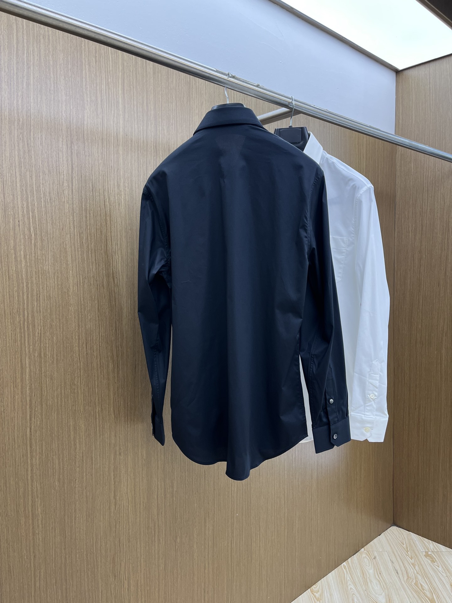 新品 PD 🔥SS春夏新款时尚简约长袖衬衫，本款轻盈棉质衬衣采用全棉质地面料，经典简约设计搭配，清爽色调