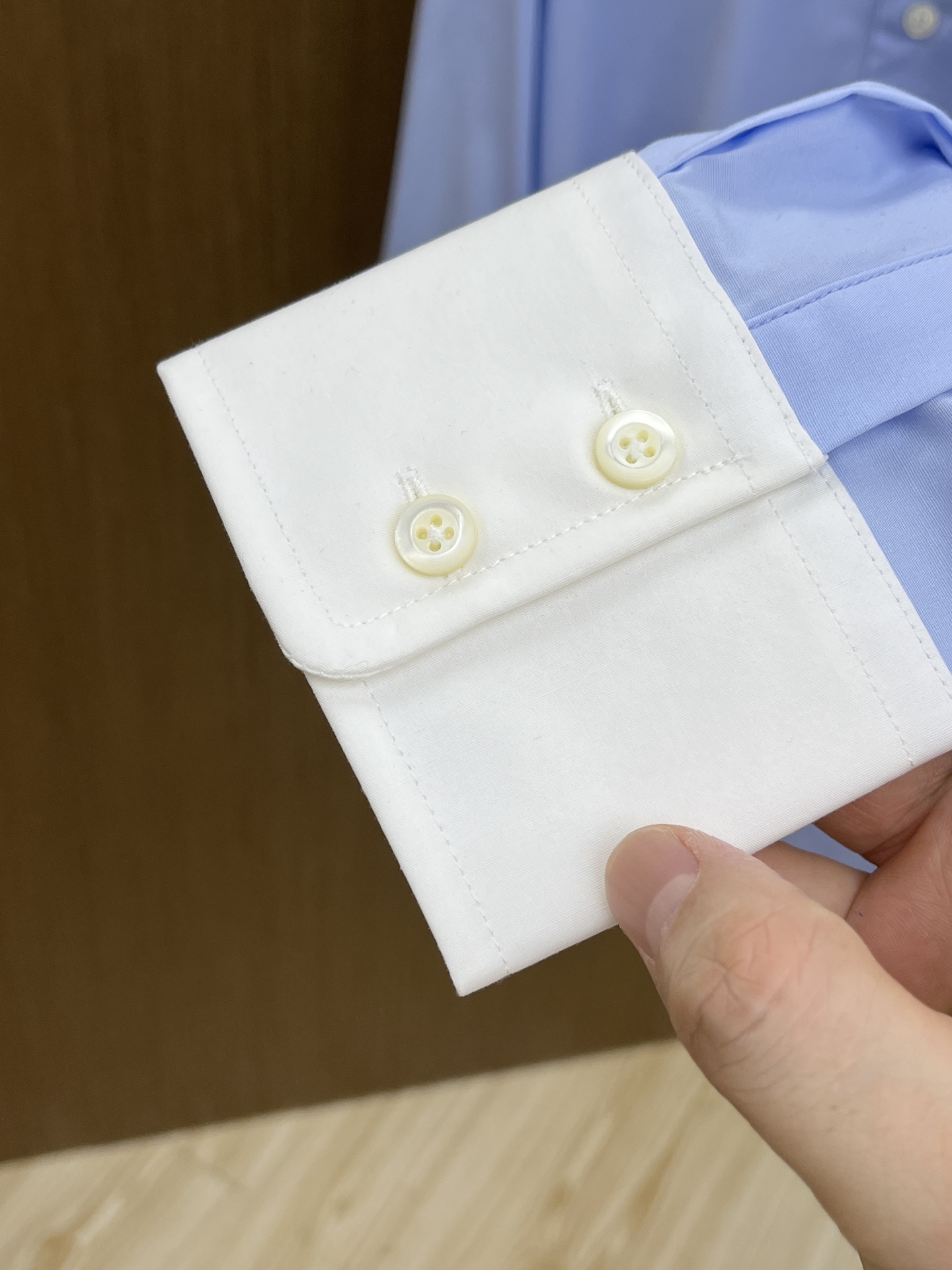 秋冬 PD 🔥SS春夏新款时尚简约长袖衬衫，本款轻盈棉质衬衣采用全棉质地面料，经典简约设计搭配，清爽色调