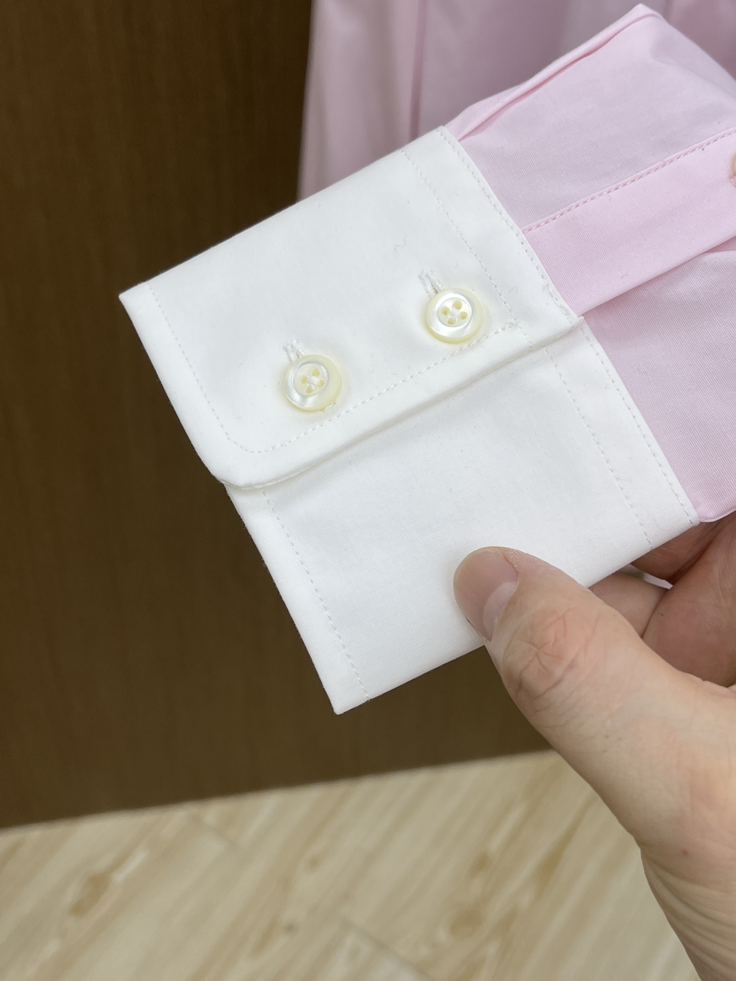 秋冬 PD 🔥SS春夏新款时尚简约长袖衬衫，本款轻盈棉质衬衣采用全棉质地面料，经典简约设计搭配，清爽色调