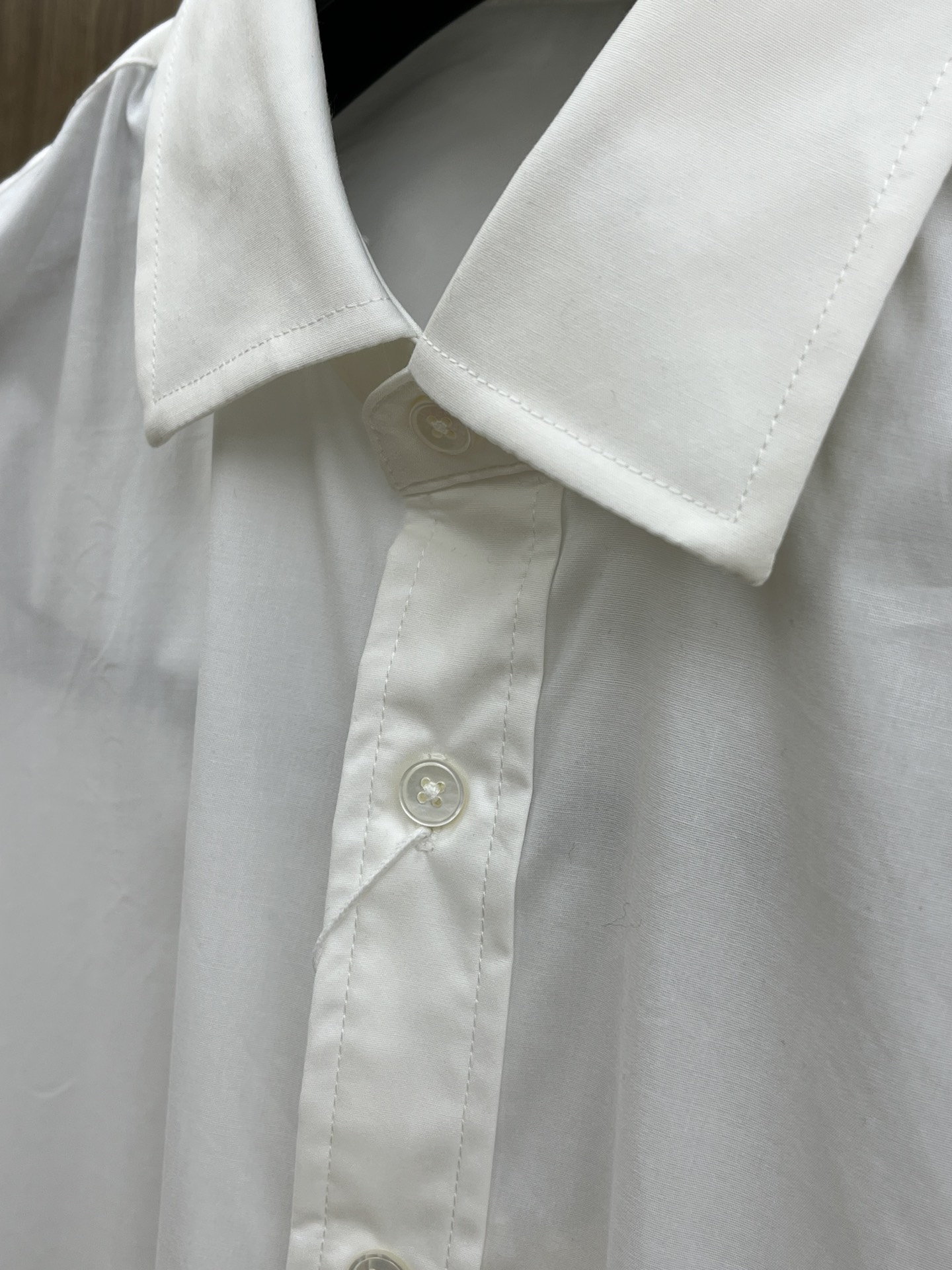 秋冬 Celine 🔥SS春夏新款时尚简约长袖衬衫，本款轻盈棉质衬衣采用全棉质地面料，经典简约设计搭配，