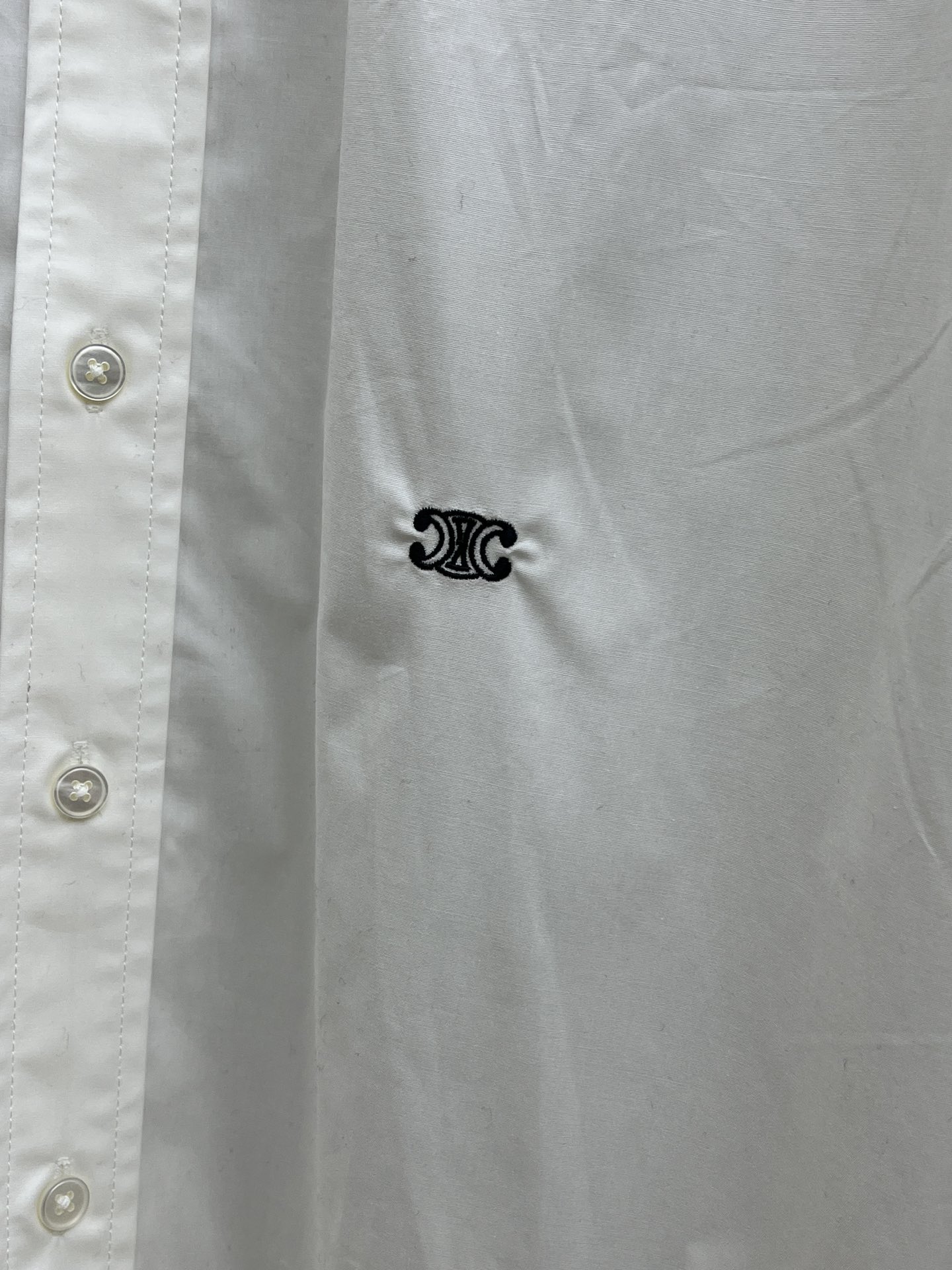 秋冬 Celine 🔥SS春夏新款时尚简约长袖衬衫，本款轻盈棉质衬衣采用全棉质地面料，经典简约设计搭配，