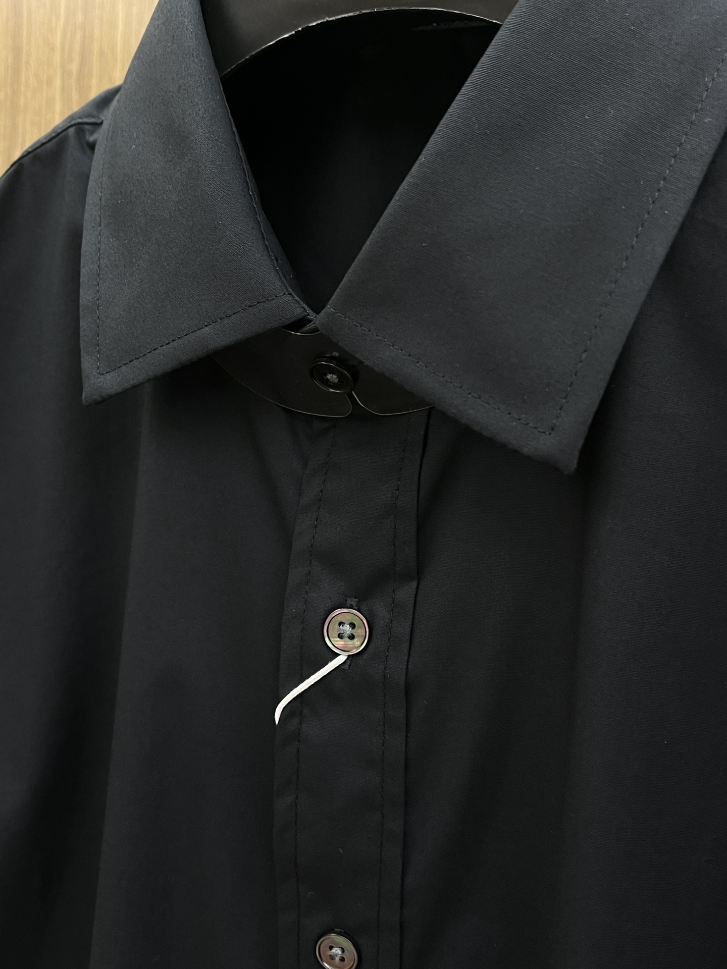 秋冬 Celine 🔥SS春夏新款时尚简约长袖衬衫，本款轻盈棉质衬衣采用全棉质地面料，经典简约设计搭配，