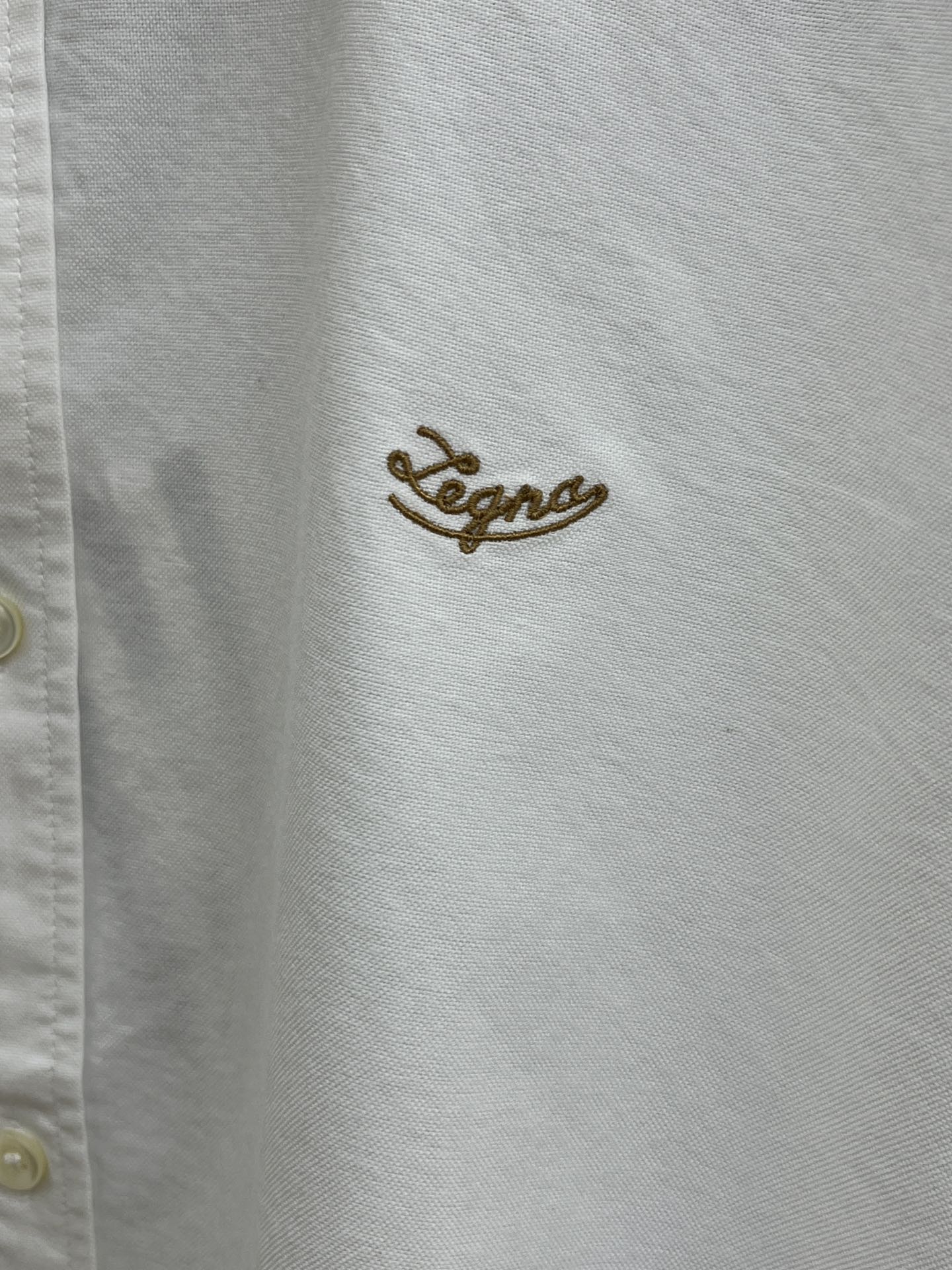 秋冬 Zz 🔥SS春夏新款时尚简约长袖衬衫，本款轻盈棉质衬衣采用全棉牛津纺面料，经典简约设计搭配，清爽色