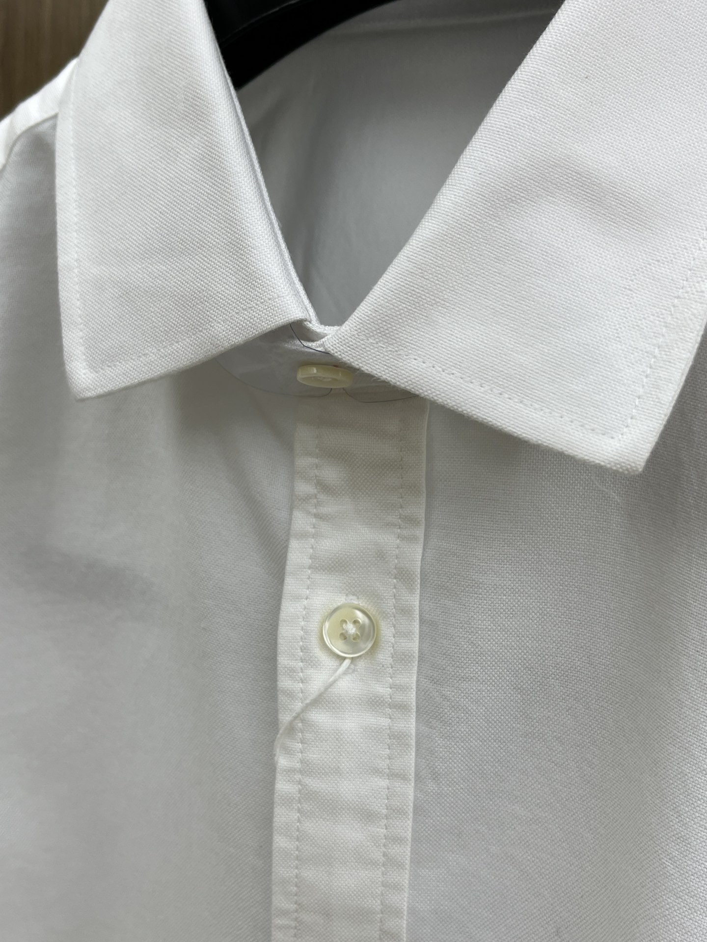 秋冬 Zz 🔥SS春夏新款时尚简约长袖衬衫，本款轻盈棉质衬衣采用全棉牛津纺面料，经典简约设计搭配，清爽色