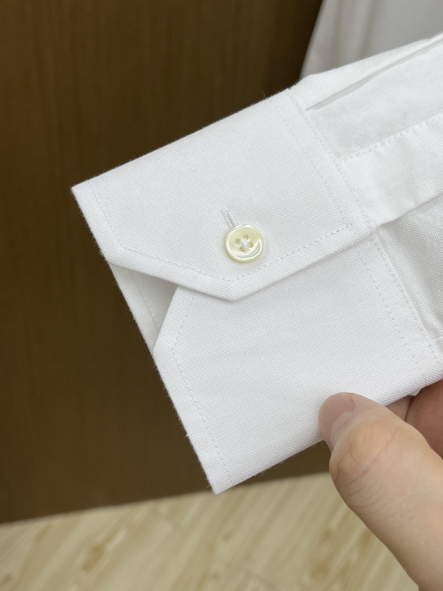 秋冬 Zz 🔥SS春夏新款时尚简约长袖衬衫，本款轻盈棉质衬衣采用全棉牛津纺面料，经典简约设计搭配，清爽色