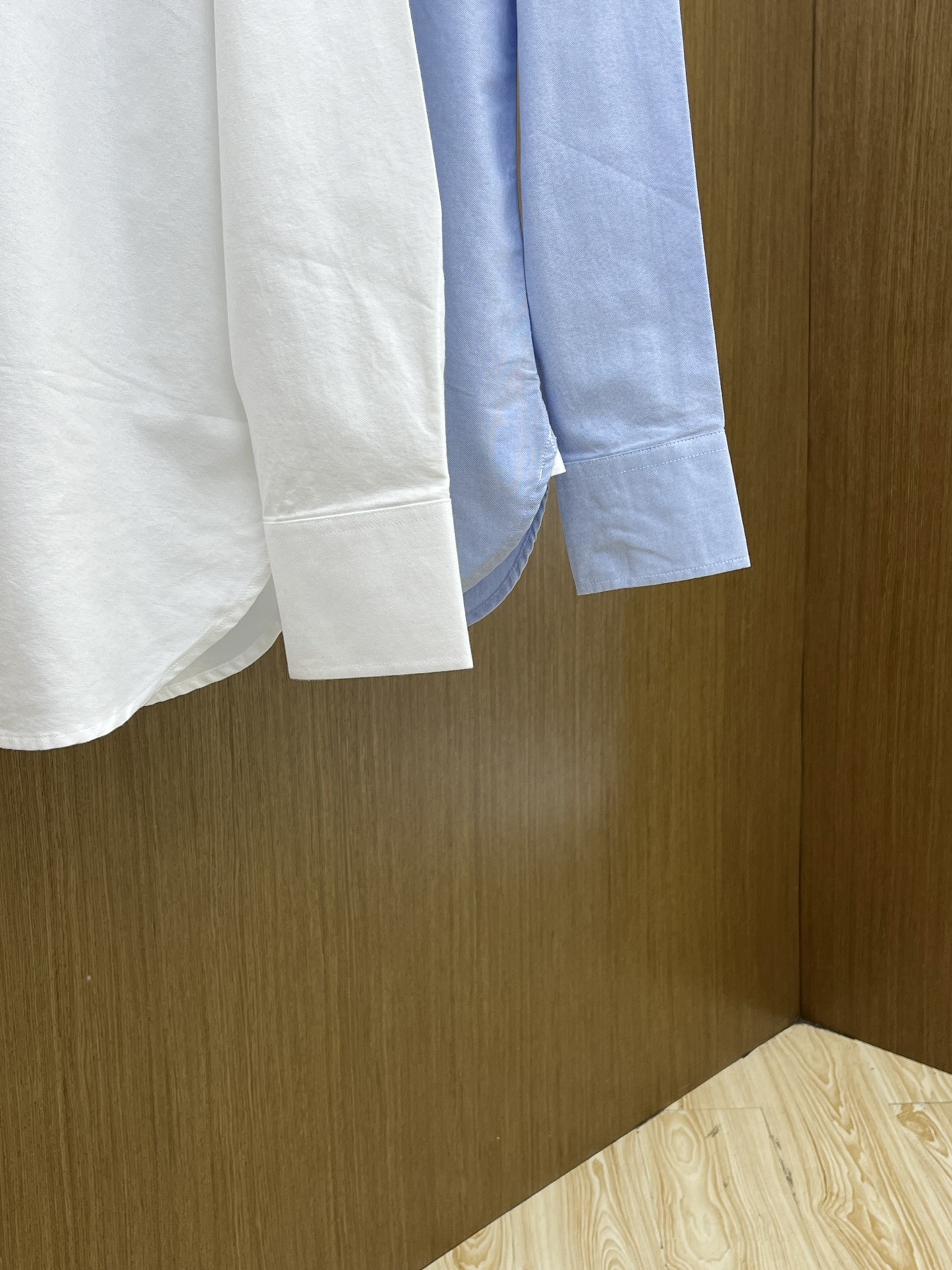 秋冬 Zz 🔥SS春夏新款时尚简约长袖衬衫，本款轻盈棉质衬衣采用全棉牛津纺面料，经典简约设计搭配，清爽色