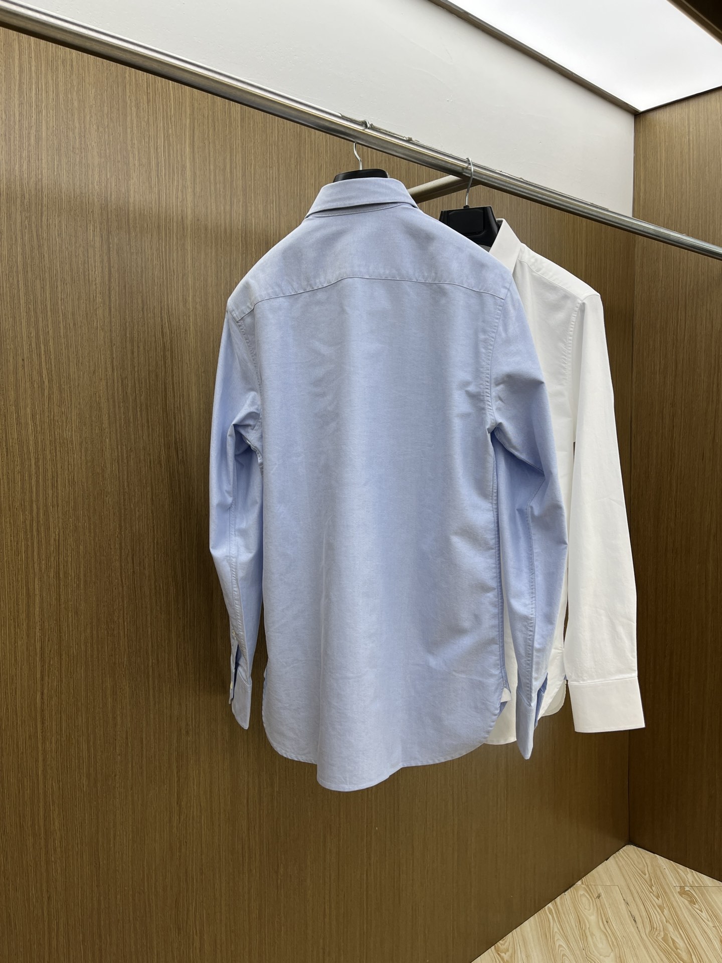 秋冬 ZZ 🔥SS春夏新款时尚简约长袖衬衫，本款轻盈棉质衬衣采用全棉牛津纺面料，经典简约设计搭配，清爽色