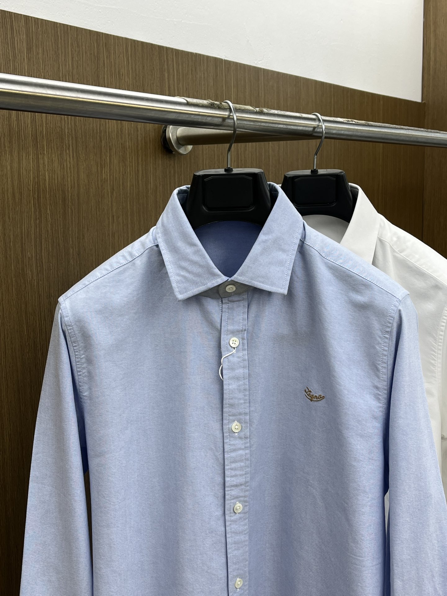 秋冬 ZZ 🔥SS春夏新款时尚简约长袖衬衫，本款轻盈棉质衬衣采用全棉牛津纺面料，经典简约设计搭配，清爽色