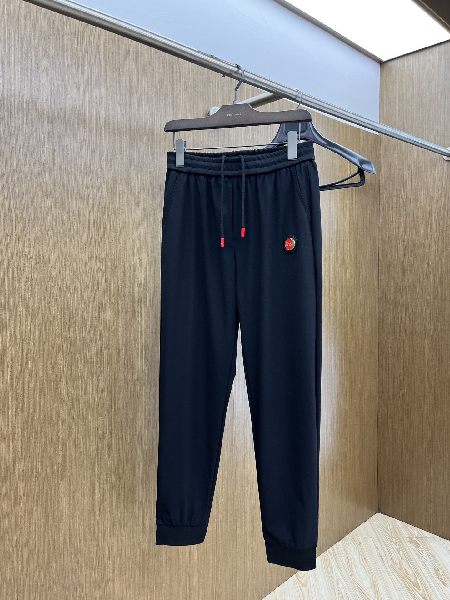 新品 Kiton 🔥🔥春夏新品休闲裤，裤身工艺设计，进口客供辅料、面料定制，代工厂出品免检！每个细节做到