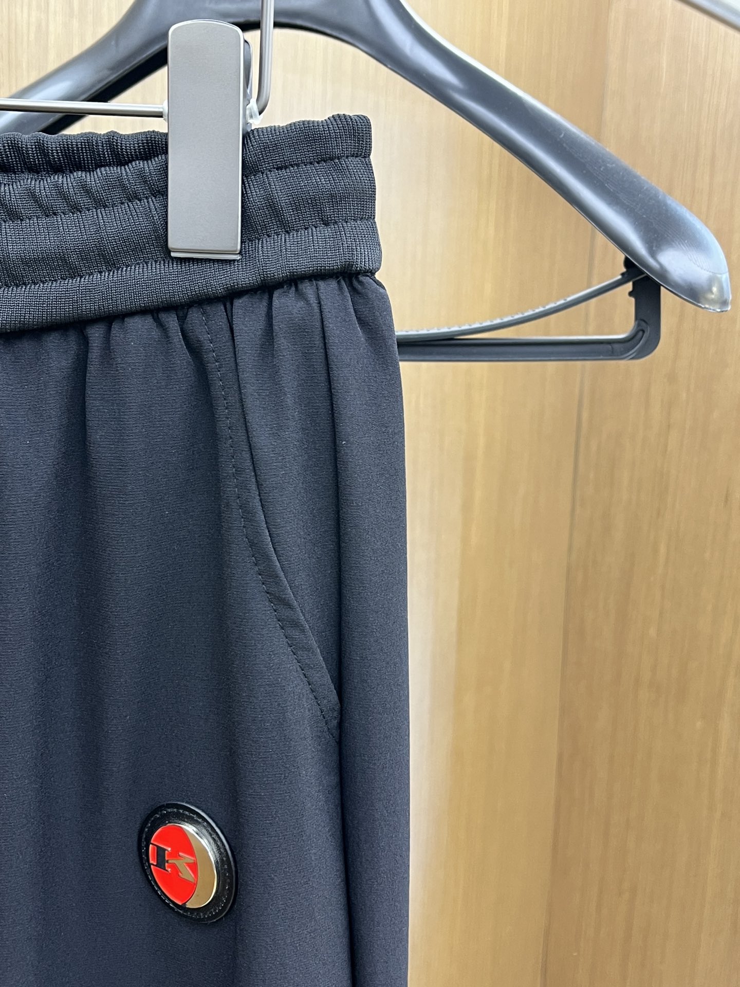 新品 Kiton 🔥🔥春夏新品休闲裤，裤身工艺设计，进口客供辅料、面料定制，代工厂出品免检！每个细节做到