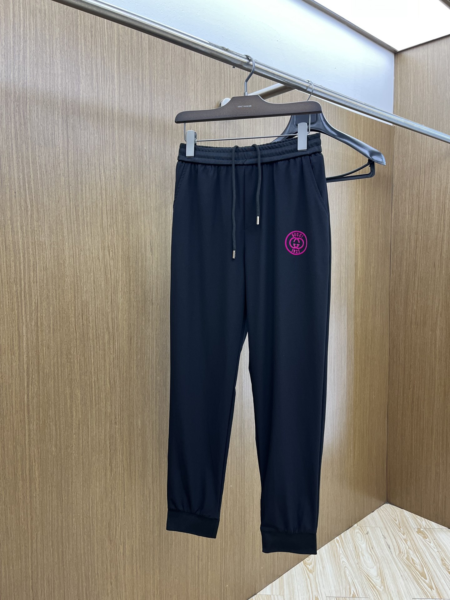 新品 Guc 🔥🔥春夏新品休闲裤，裤身工艺设计，进口客供辅料、面料定制，代工厂出品免检！每个细节做到极致