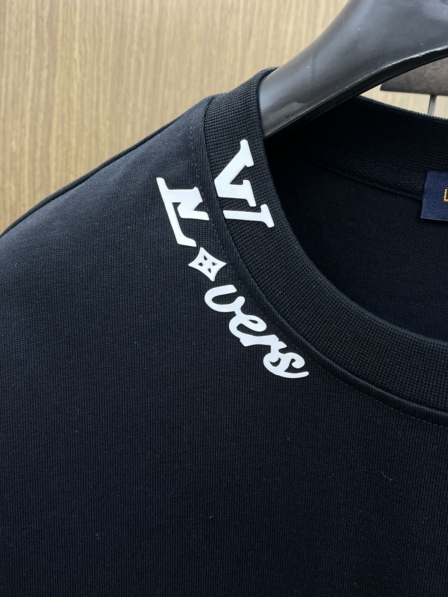 新款/套 LV 🔥🔥2045春夏最新款休闲短裤短袖套装，男女款👫 贸易公司渠道稀出，同步官网发售！基本每