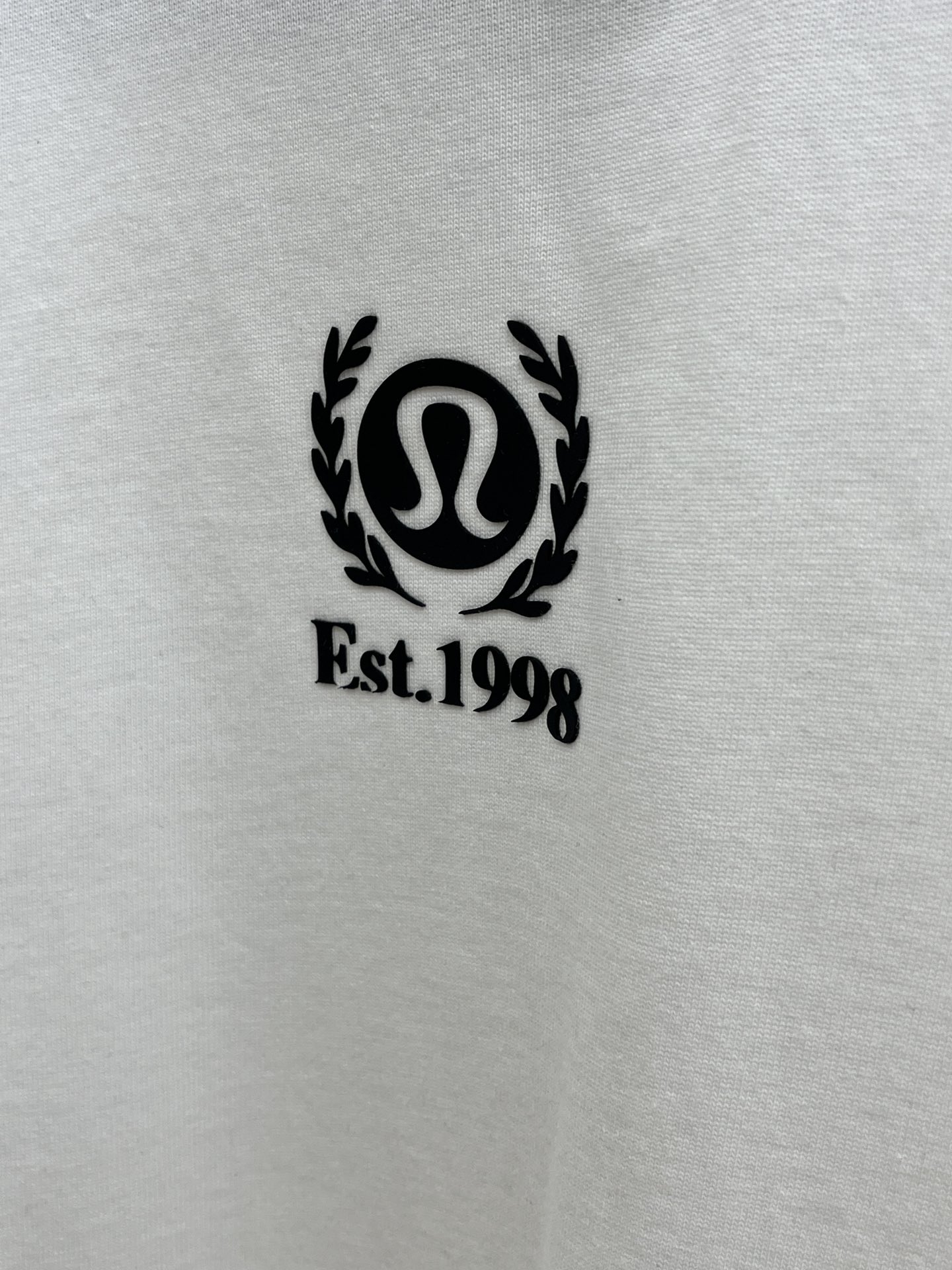 新款/套 Lulu 🔥🔥2045春夏最新款休闲短裤短袖套装，男女款👫 贸易公司渠道稀出，同步官网发售！基