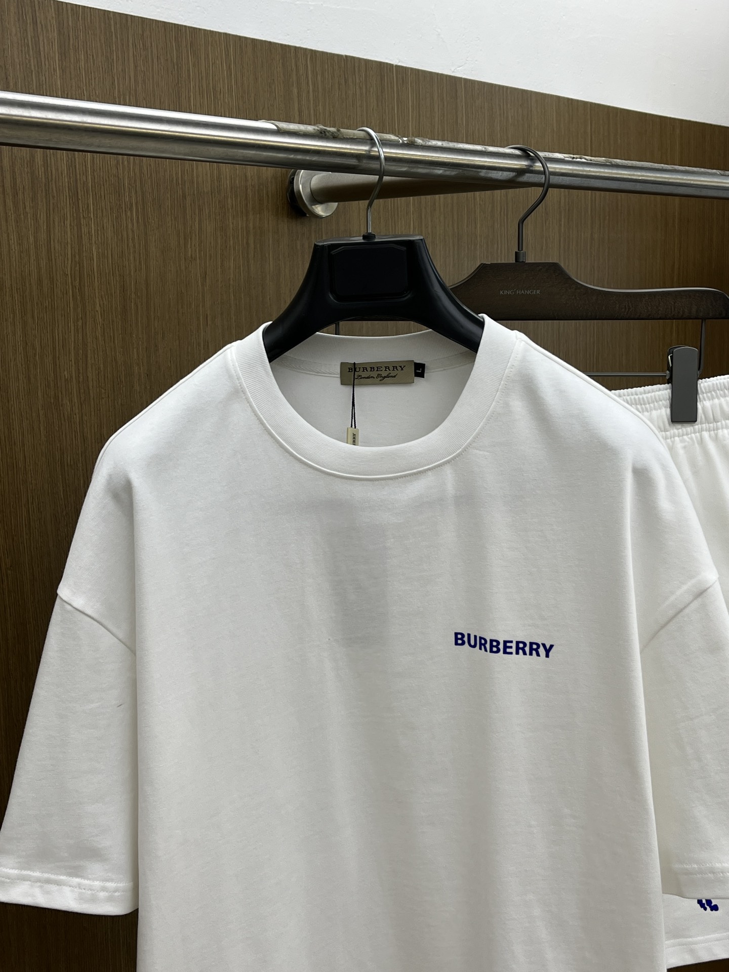 新款/套 BBR 🔥春夏最新款休闲短裤短袖套装，男女款👫 贸易公司渠道稀出，同步官网发售！基本每一季都会