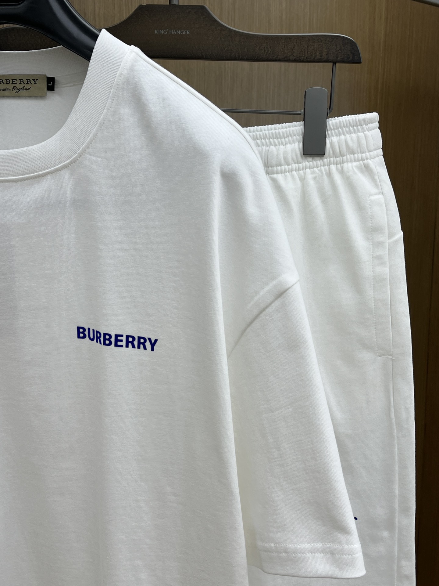 新款/套 BBR 🔥春夏最新款休闲短裤短袖套装，男女款👫 贸易公司渠道稀出，同步官网发售！基本每一季都会