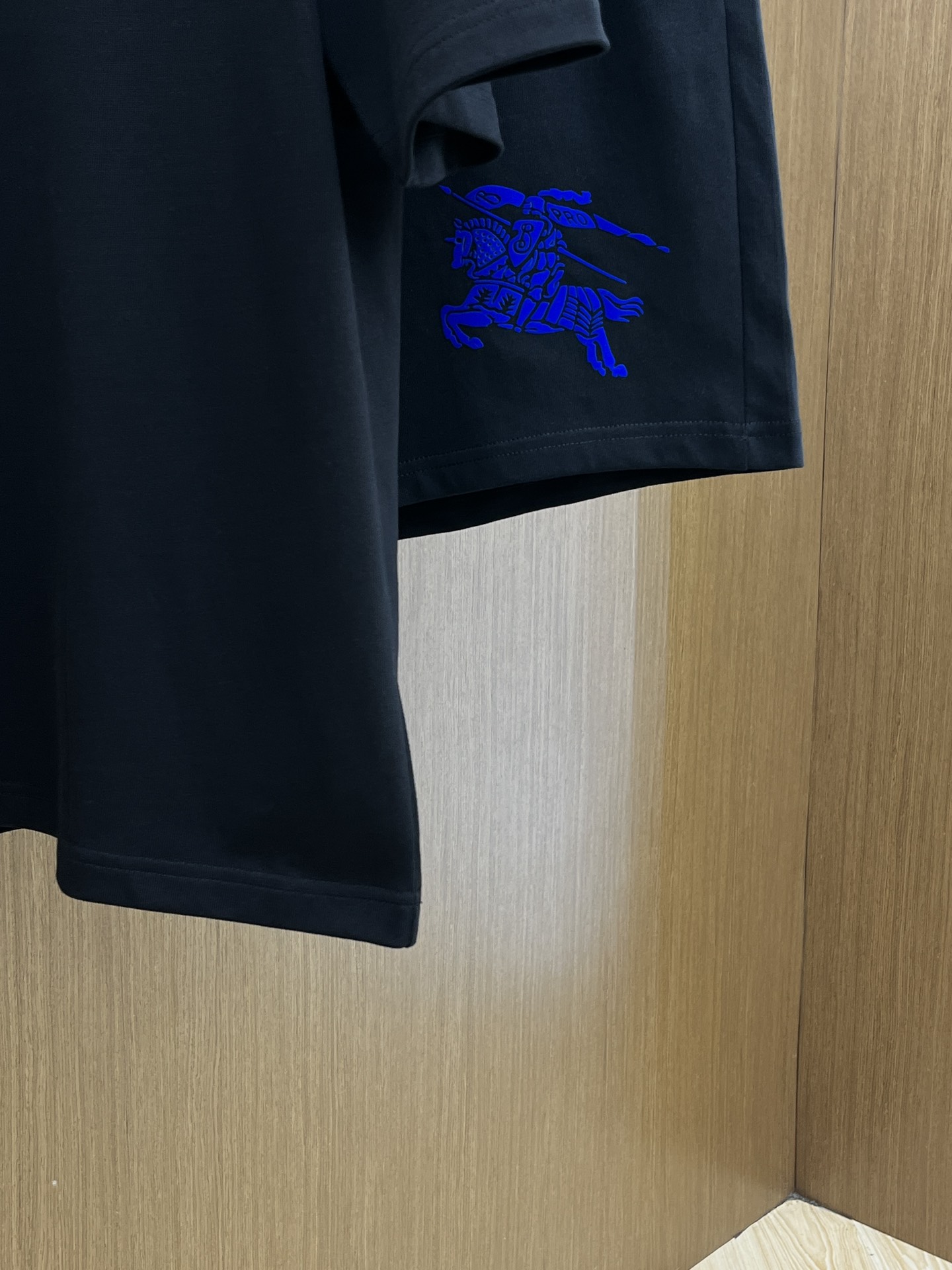 新款/套 BBR 🔥春夏最新款休闲短裤短袖套装，男女款👫 贸易公司渠道稀出，同步官网发售！基本每一季都会