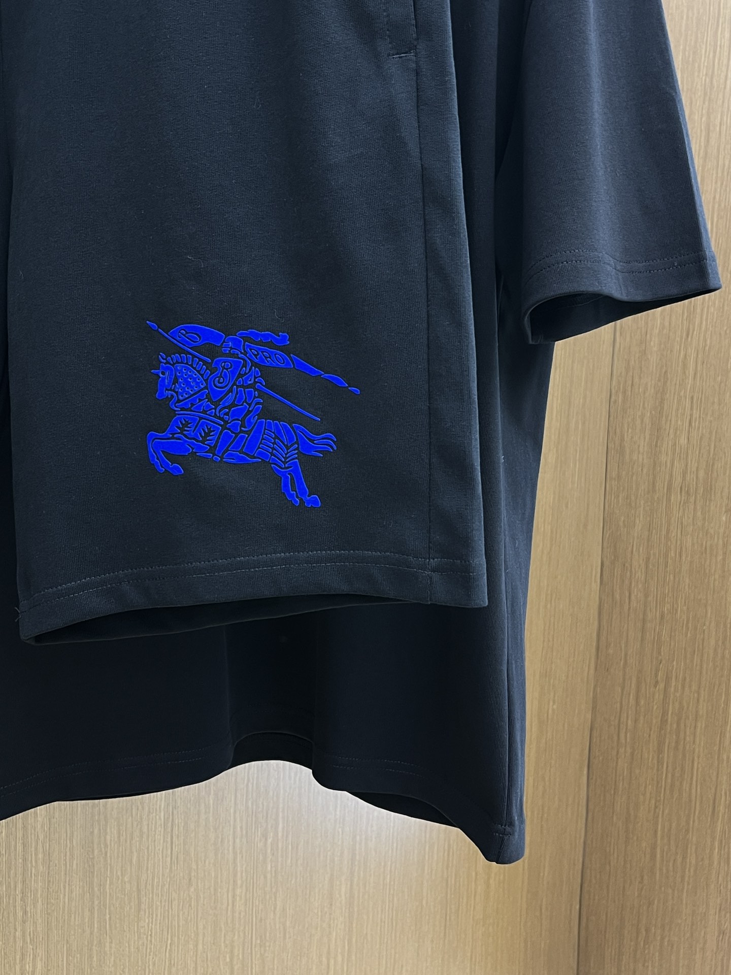 新款/套 BBR 🔥春夏最新款休闲短裤短袖套装，男女款👫 贸易公司渠道稀出，同步官网发售！基本每一季都会