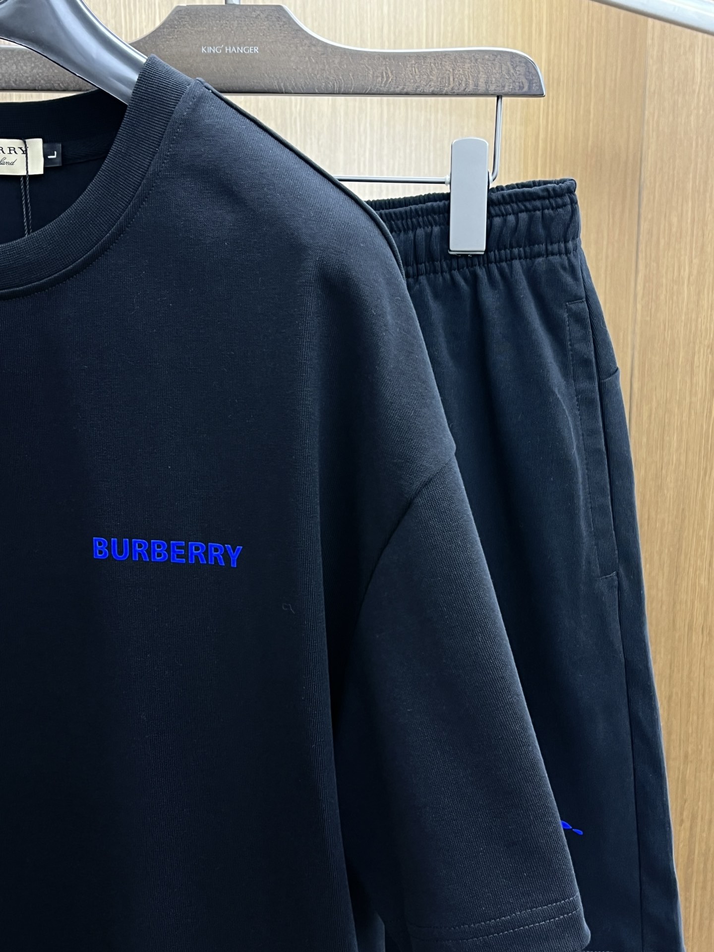 新款/套 BBR 🔥春夏最新款休闲短裤短袖套装，男女款👫 贸易公司渠道稀出，同步官网发售！基本每一季都会