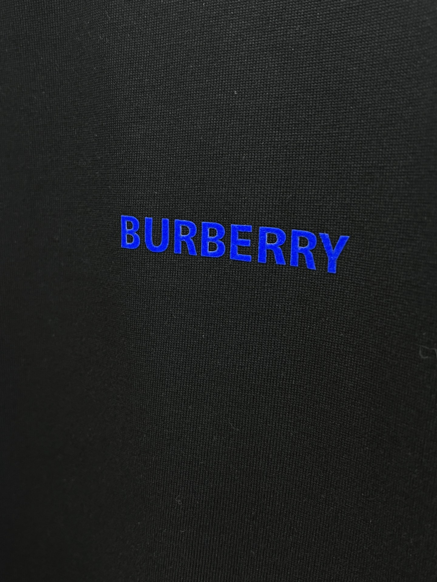 新款/套 BBR 🔥春夏最新款休闲短裤短袖套装，男女款👫 贸易公司渠道稀出，同步官网发售！基本每一季都会