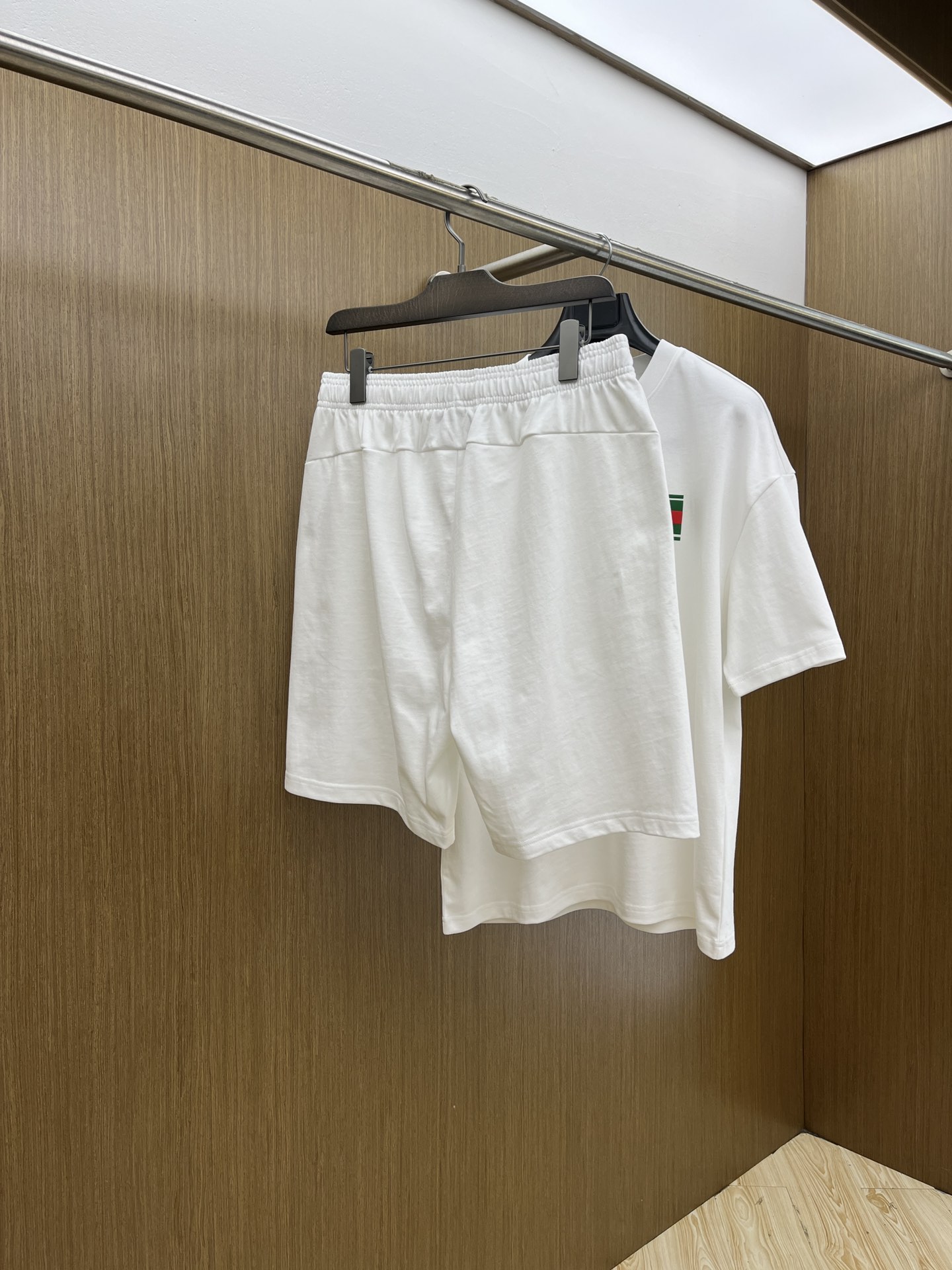 新款/套 Guc 🔥春夏最新款休闲短裤短袖套装，男女款👫 贸易公司渠道稀出，同步官网发售！基本每一季都会