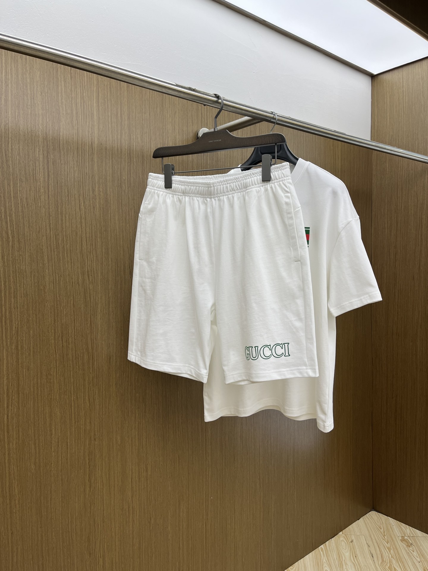 新款/套 Guc 🔥春夏最新款休闲短裤短袖套装，男女款👫 贸易公司渠道稀出，同步官网发售！基本每一季都会