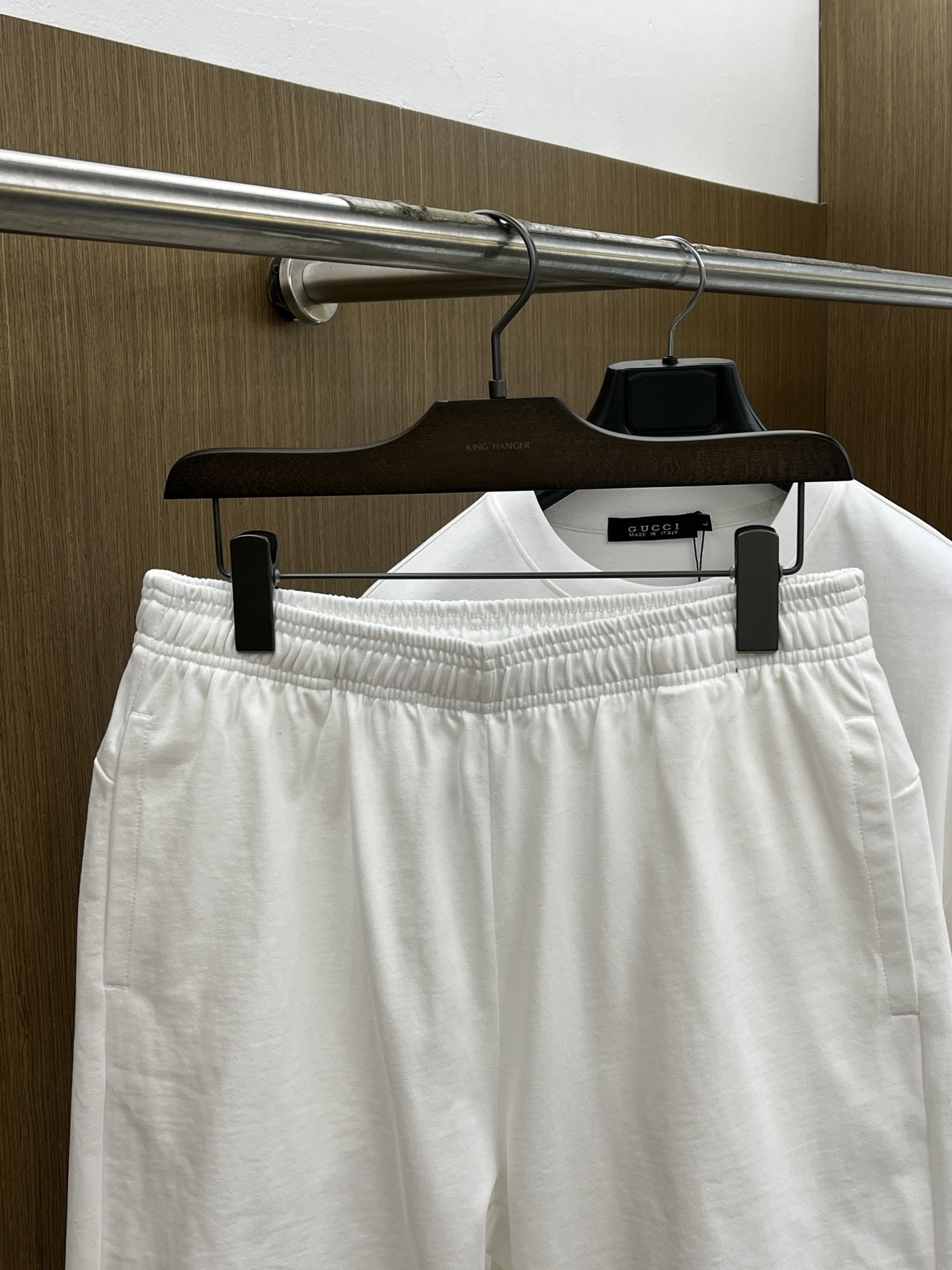 新款/套 Guc 🔥春夏最新款休闲短裤短袖套装，男女款👫 贸易公司渠道稀出，同步官网发售！基本每一季都会