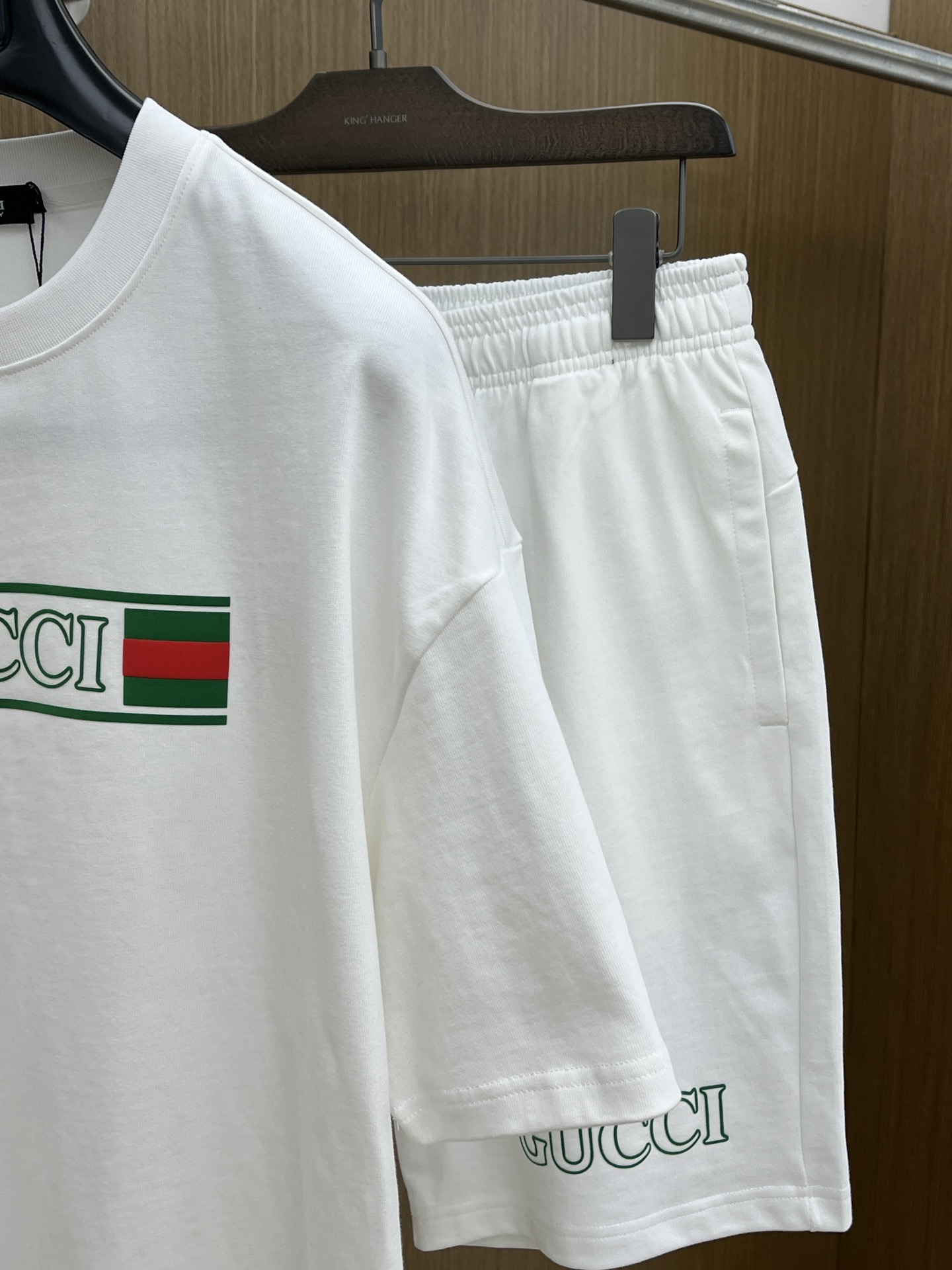 新款/套 Guc 🔥春夏最新款休闲短裤短袖套装，男女款👫 贸易公司渠道稀出，同步官网发售！基本每一季都会