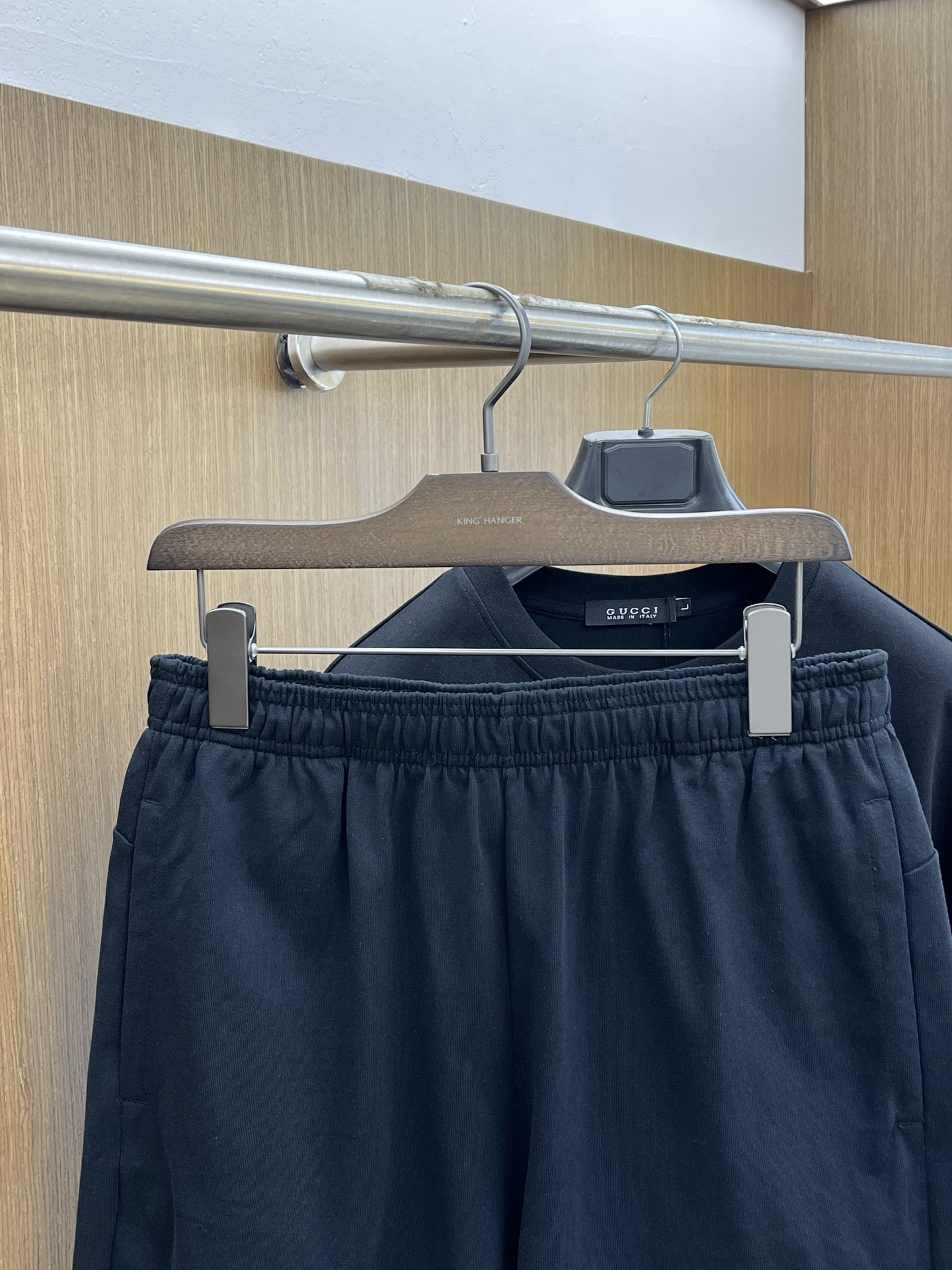 新款/套 Guc 🔥春夏最新款休闲短裤短袖套装，男女款👫 贸易公司渠道稀出，同步官网发售！基本每一季都会