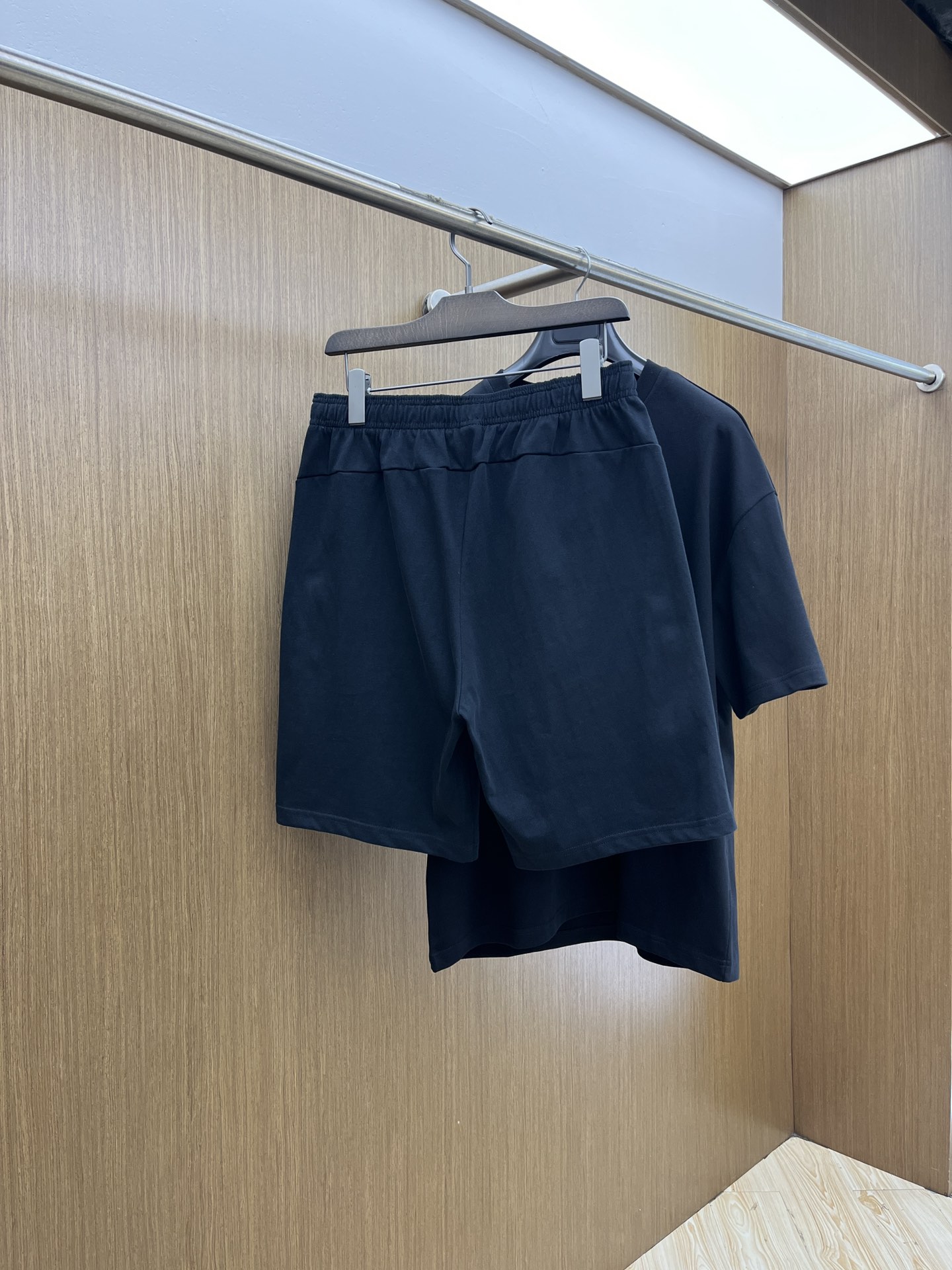 新款/套 Guc 🔥春夏最新款休闲短裤短袖套装，男女款👫 贸易公司渠道稀出，同步官网发售！基本每一季都会