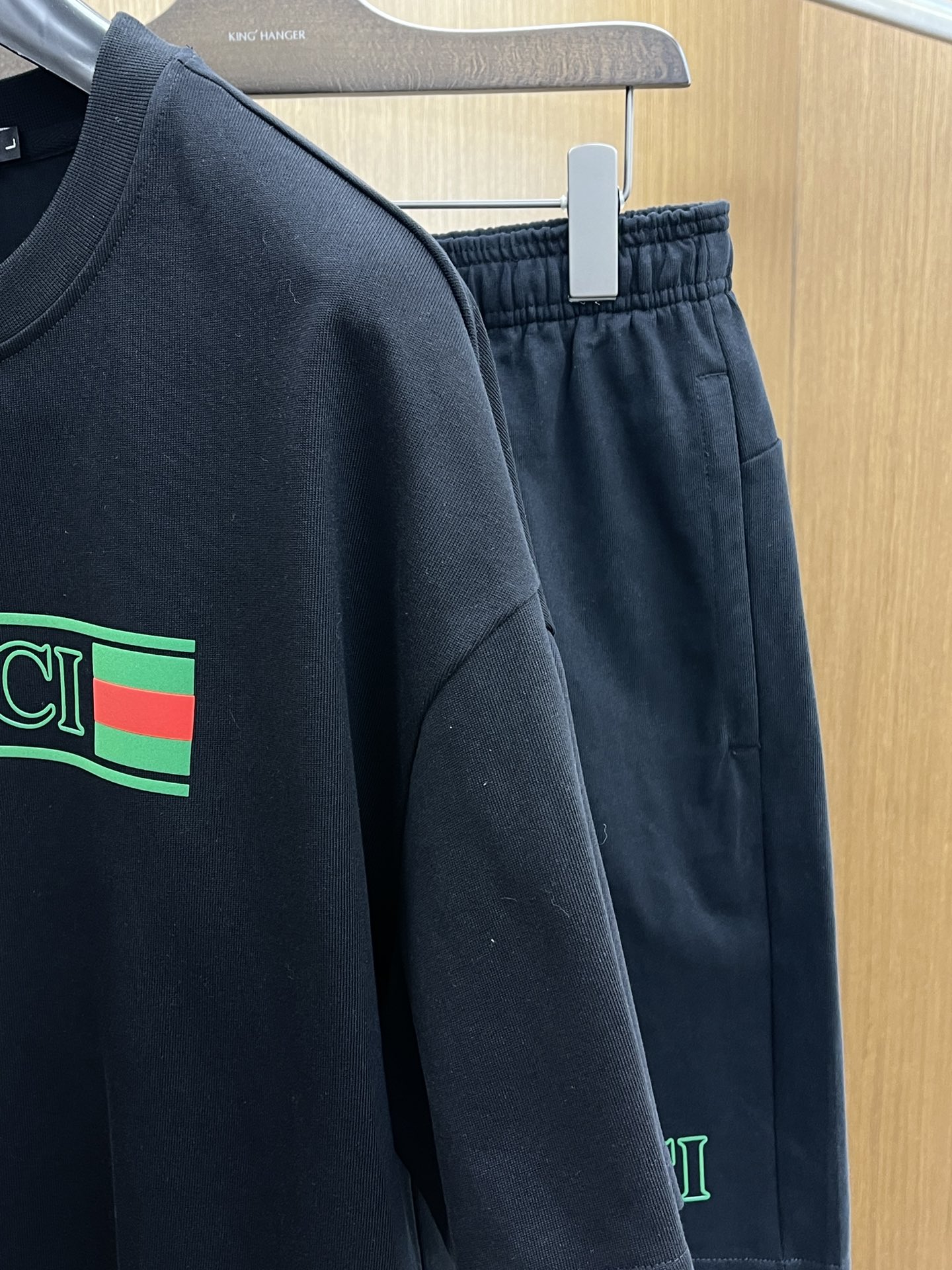 新款/套 Guc 🔥春夏最新款休闲短裤短袖套装，男女款👫 贸易公司渠道稀出，同步官网发售！基本每一季都会