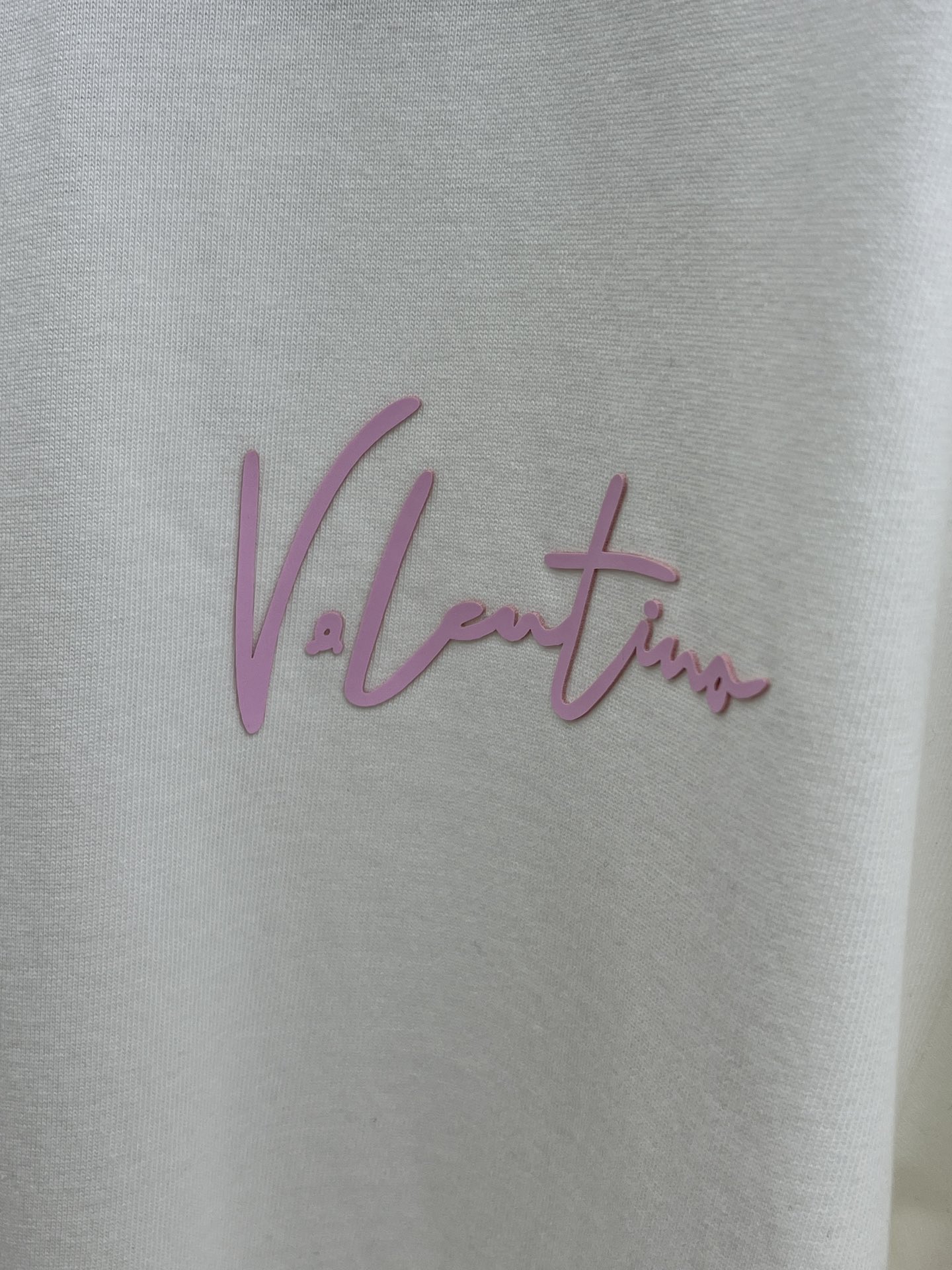 新款/套 VLTN 🔥🔥春夏最新款休闲短裤短袖套装，男女款👫 贸易公司渠道稀出，同步官网发售！基本每一季