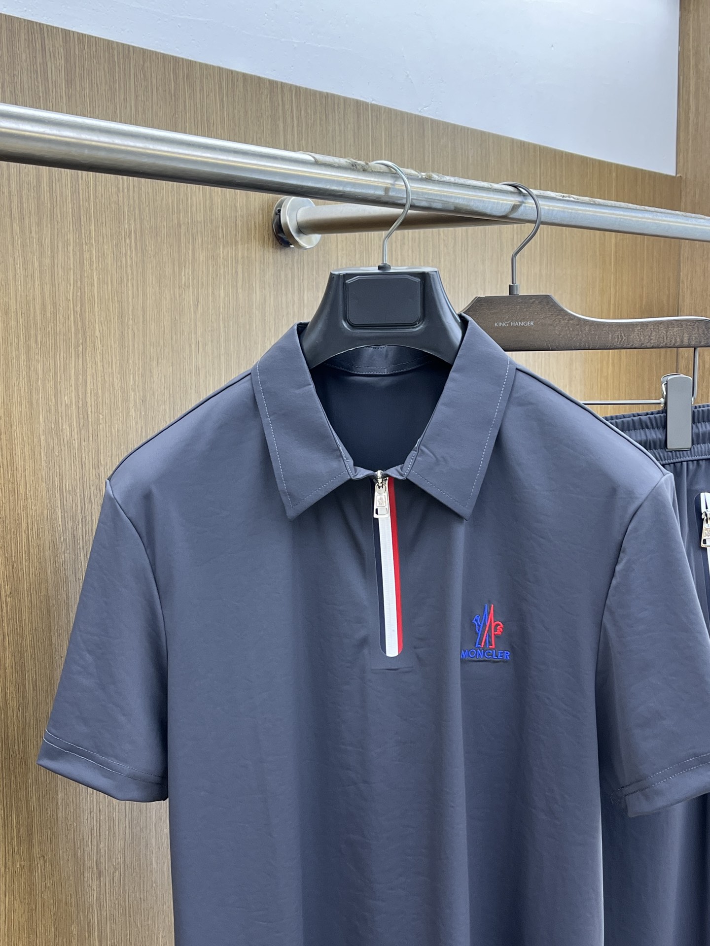 新款/套 Mon 🔥s春夏新品休闲套装 独家定制透气冰丝棉面料，明星最爱时装味休闲简单大方 刺绣织带设计