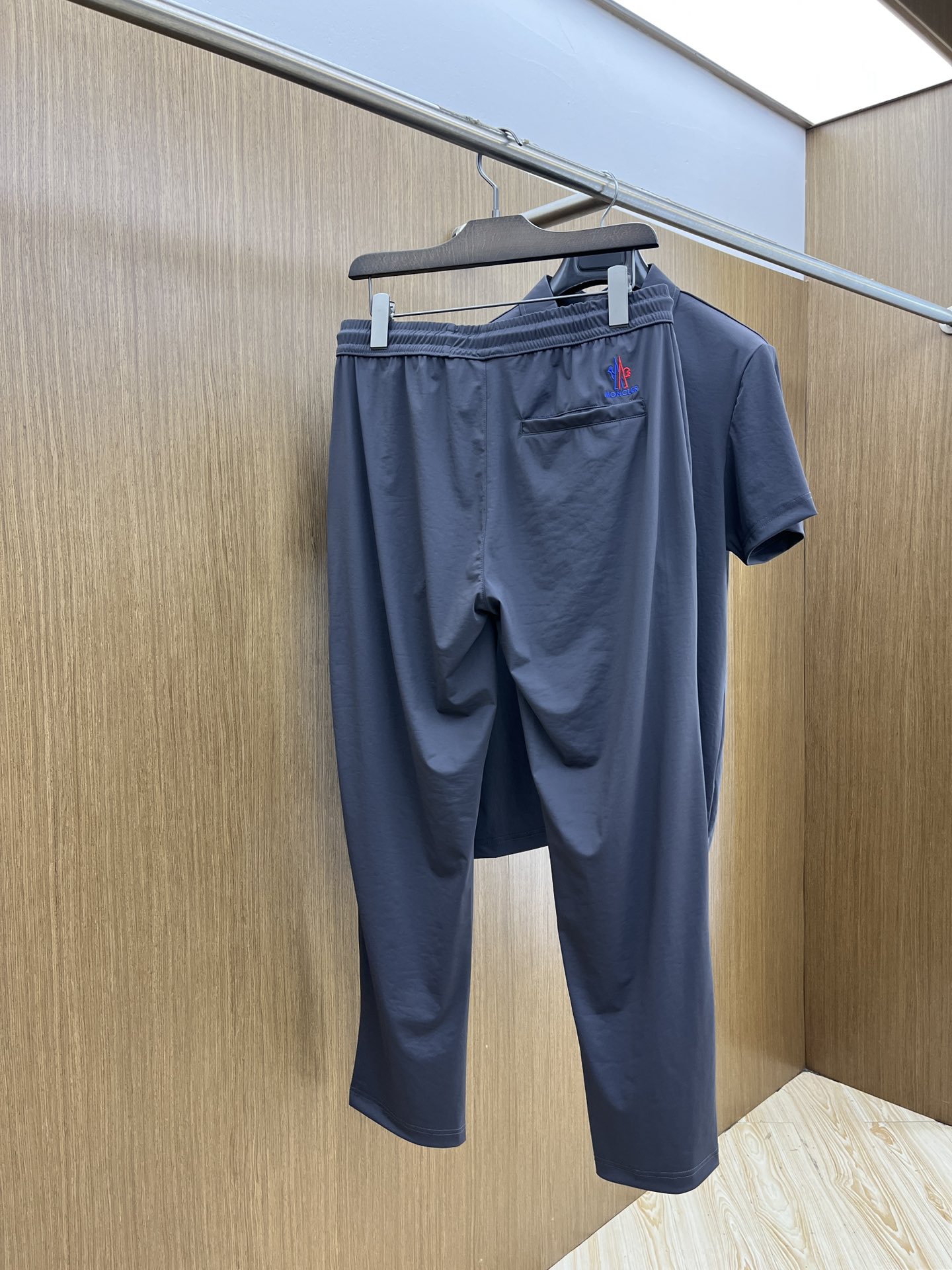 新款/套 Mon 🔥s春夏新品休闲套装 独家定制透气冰丝棉面料，明星最爱时装味休闲简单大方 刺绣织带设计