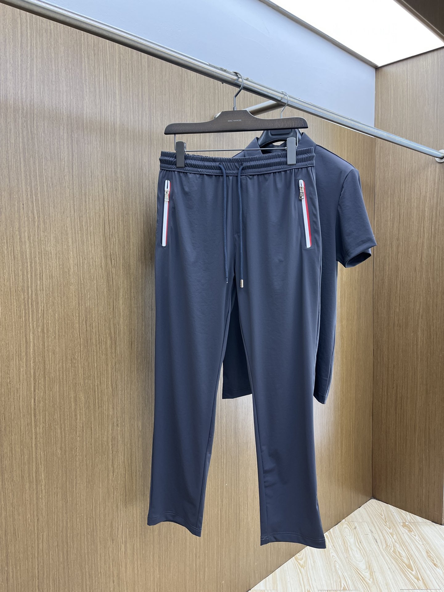 新款/套 Mon 🔥s春夏新品休闲套装 独家定制透气冰丝棉面料，明星最爱时装味休闲简单大方 刺绣织带设计