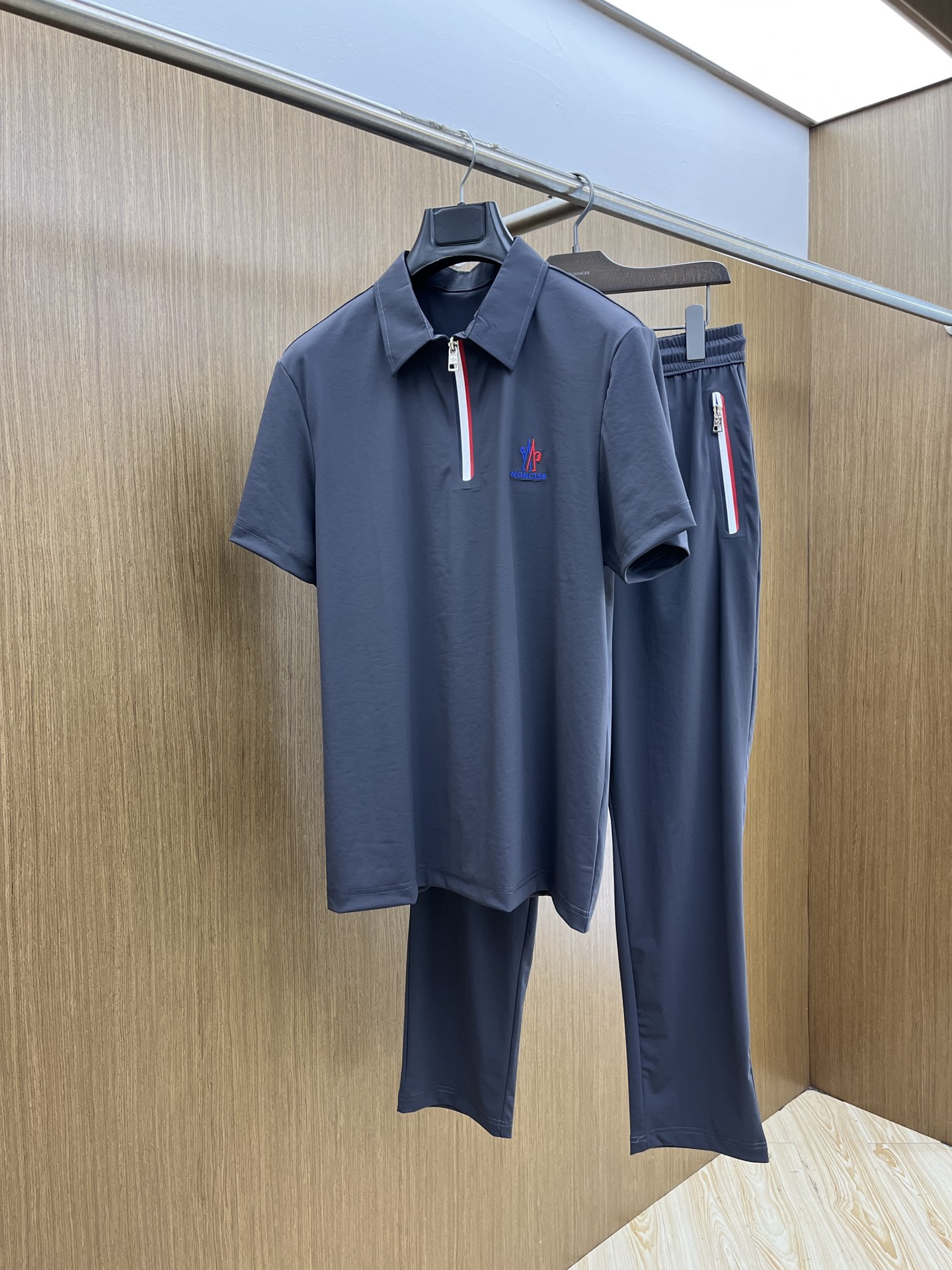 新款/套 Mon 🔥s春夏新品休闲套装 独家定制透气冰丝棉面料，明星最爱时装味休闲简单大方 刺绣织带设计